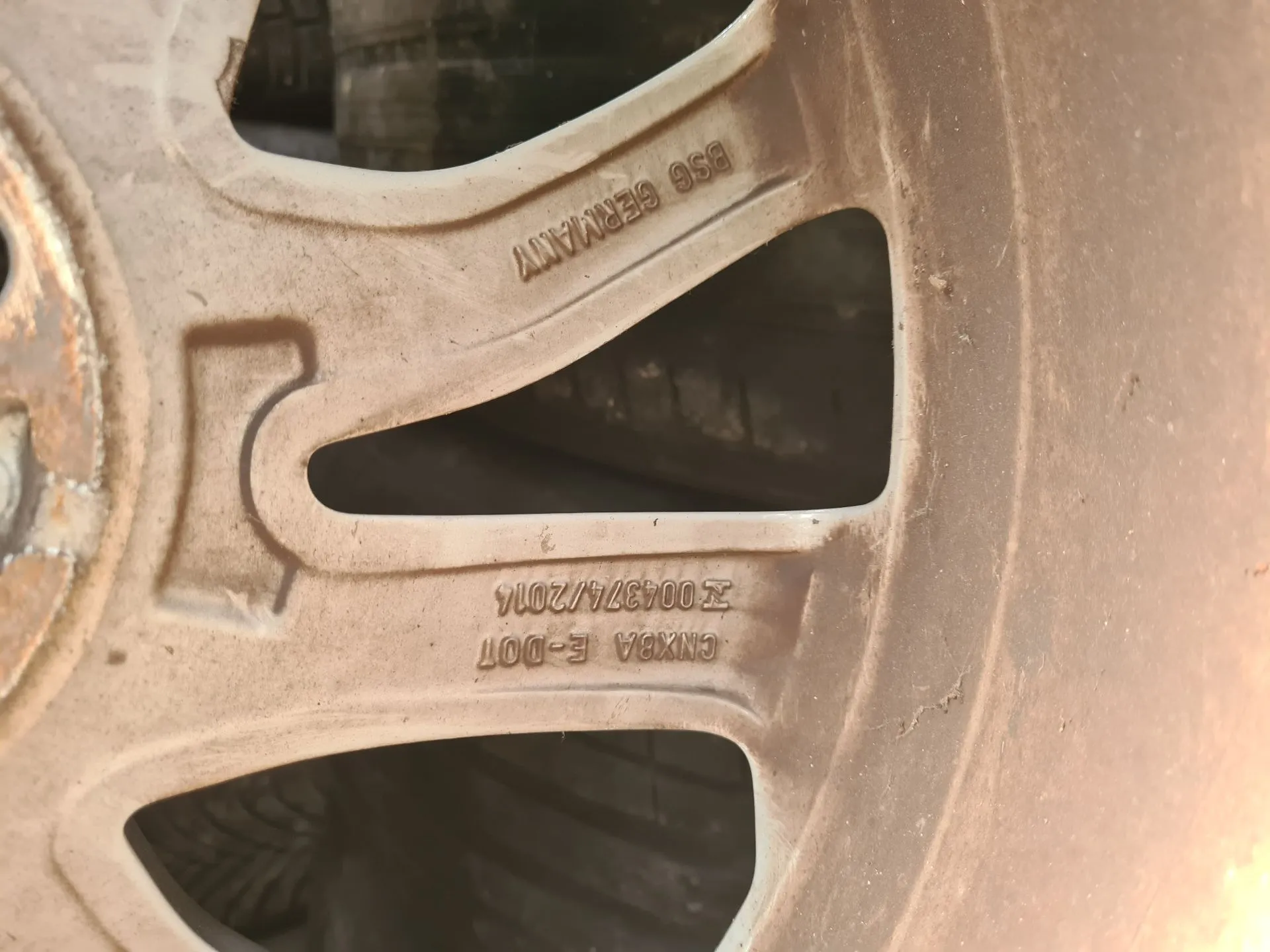 Llanta Trasera Derecha LAND ROVER Discovery Sport (L550) Imagem-3