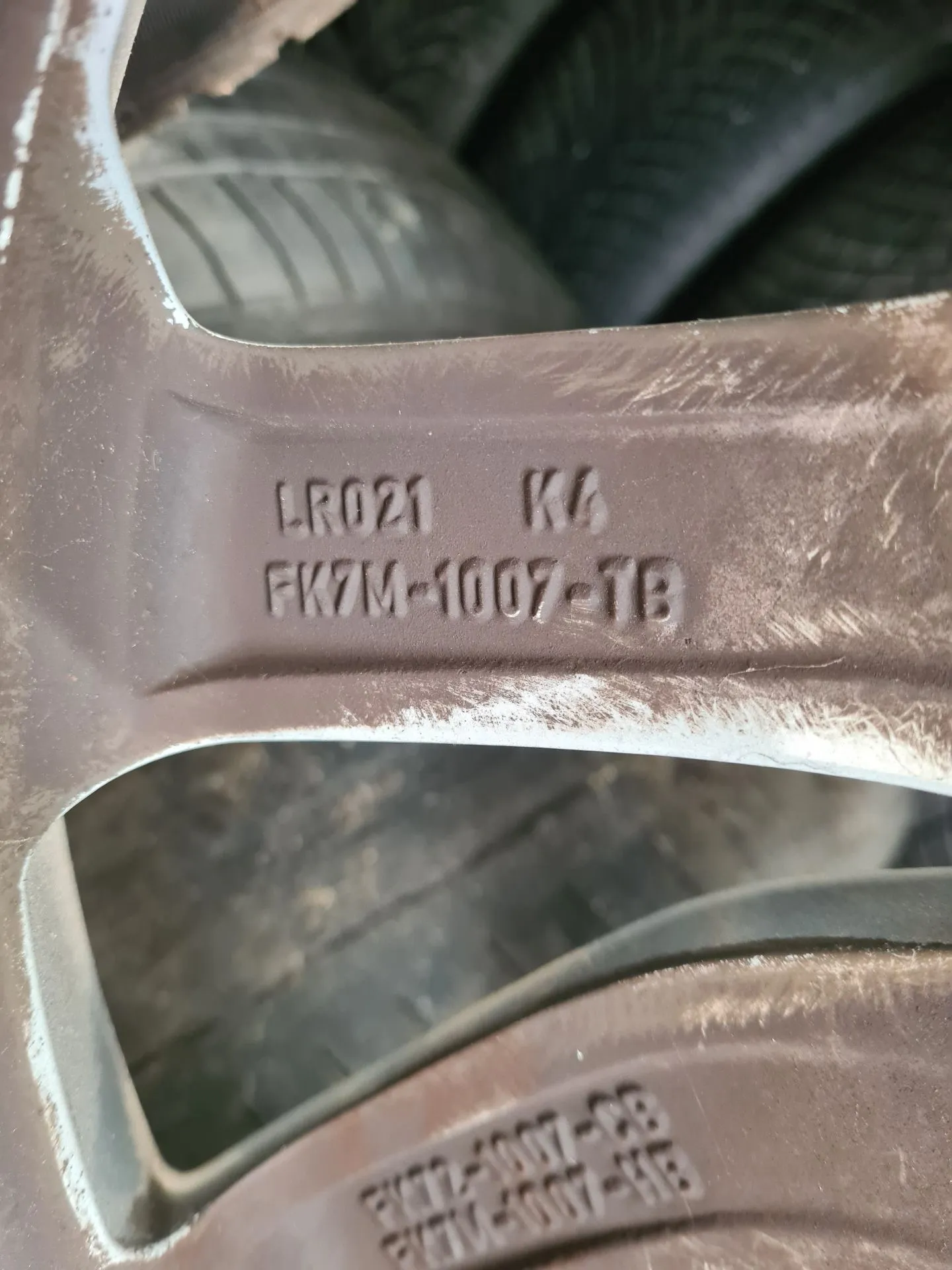 Llanta Trasera Izquierda LAND ROVER Discovery Sport (L550) Imagem-3