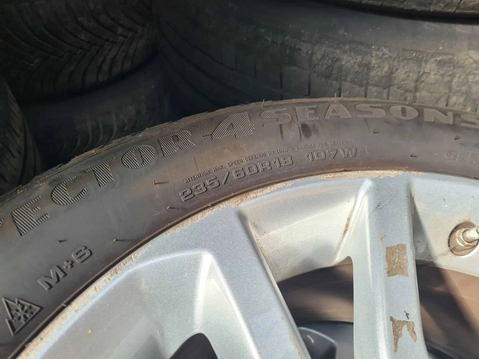 Neumático LAND ROVER Discovery Sport (L550) Imagem-1