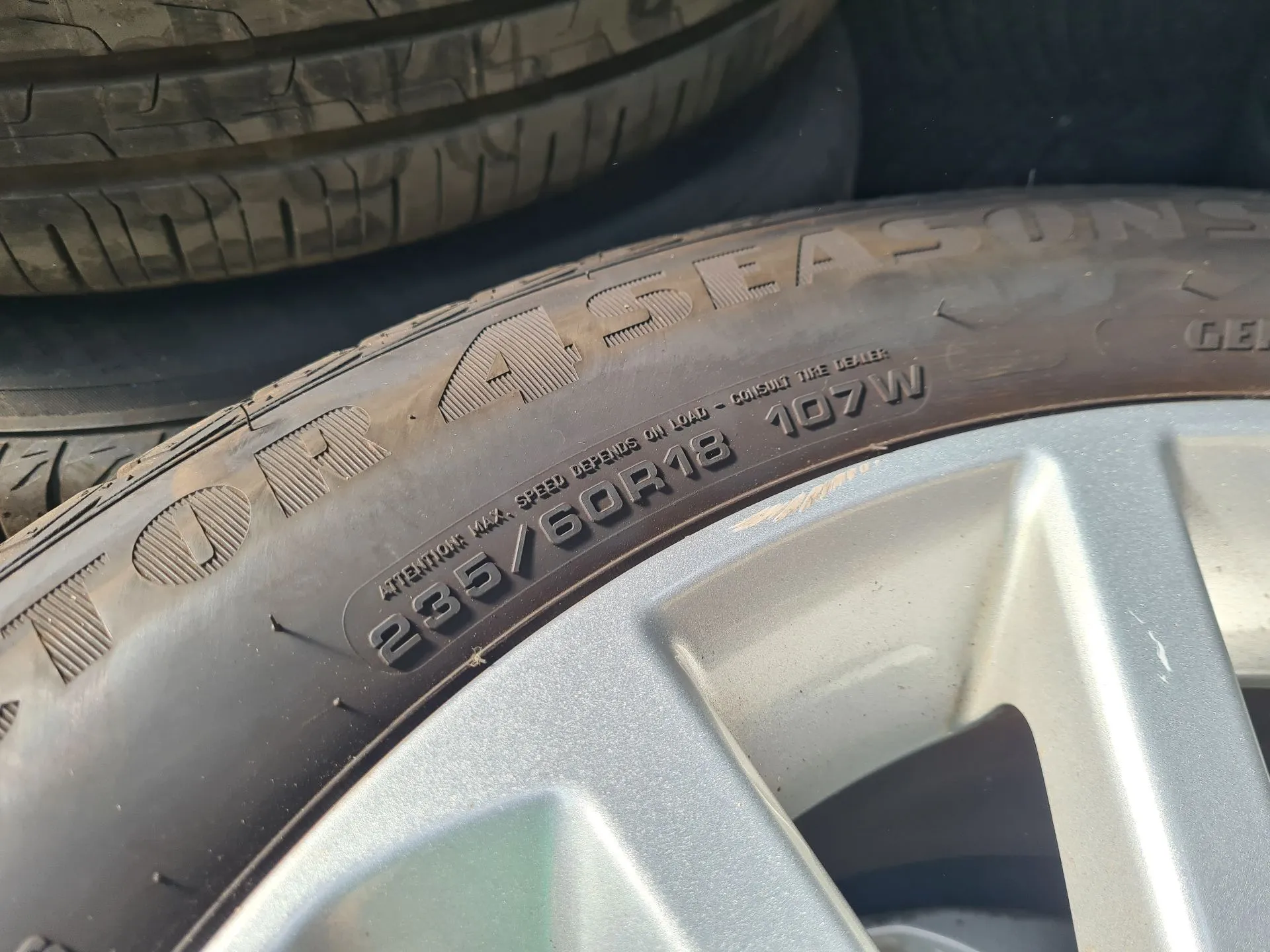 Neumático LAND ROVER Discovery Sport (L550) Imagem-1