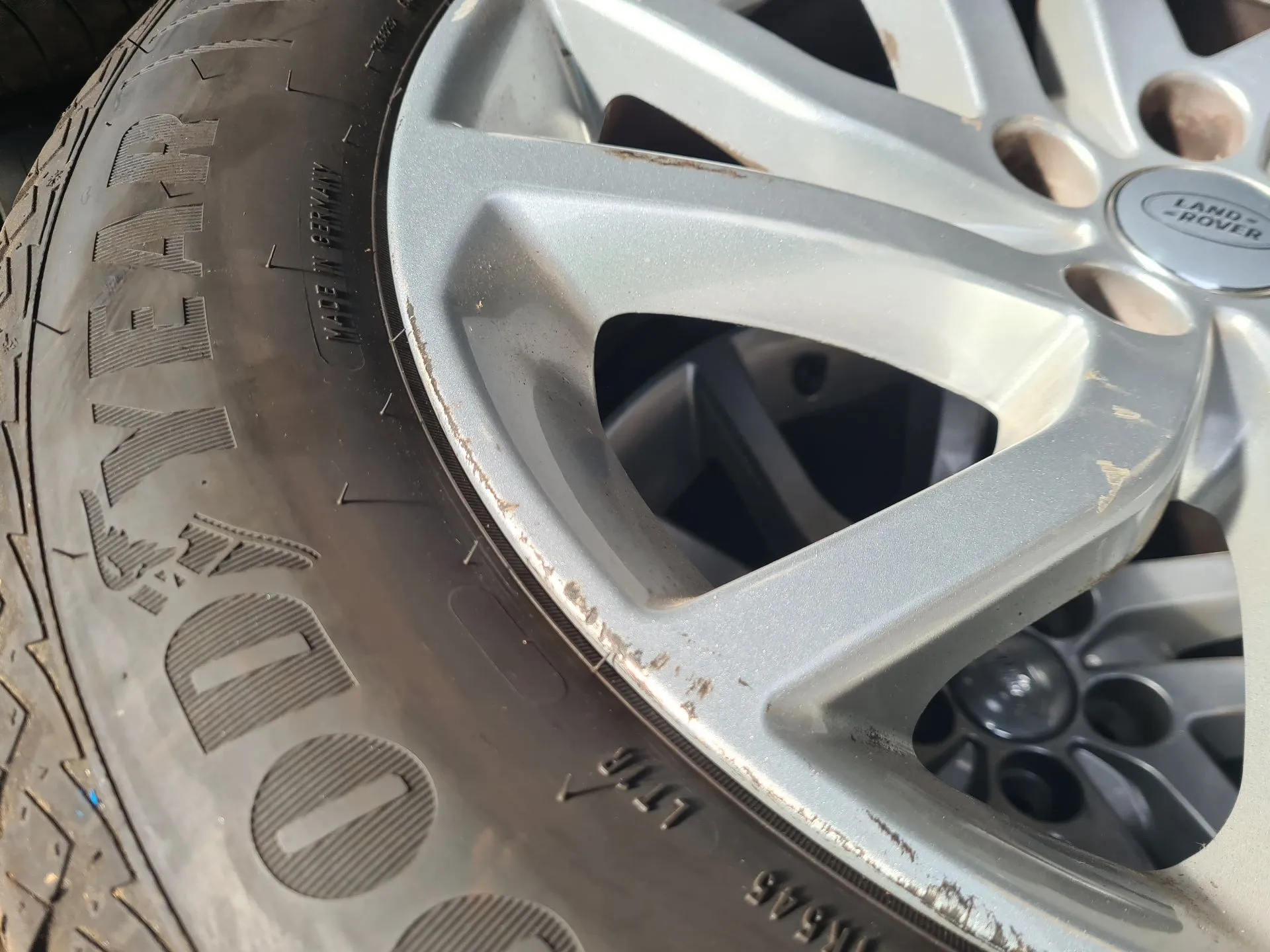 Neumático LAND ROVER Discovery Sport (L550) Imagem-1