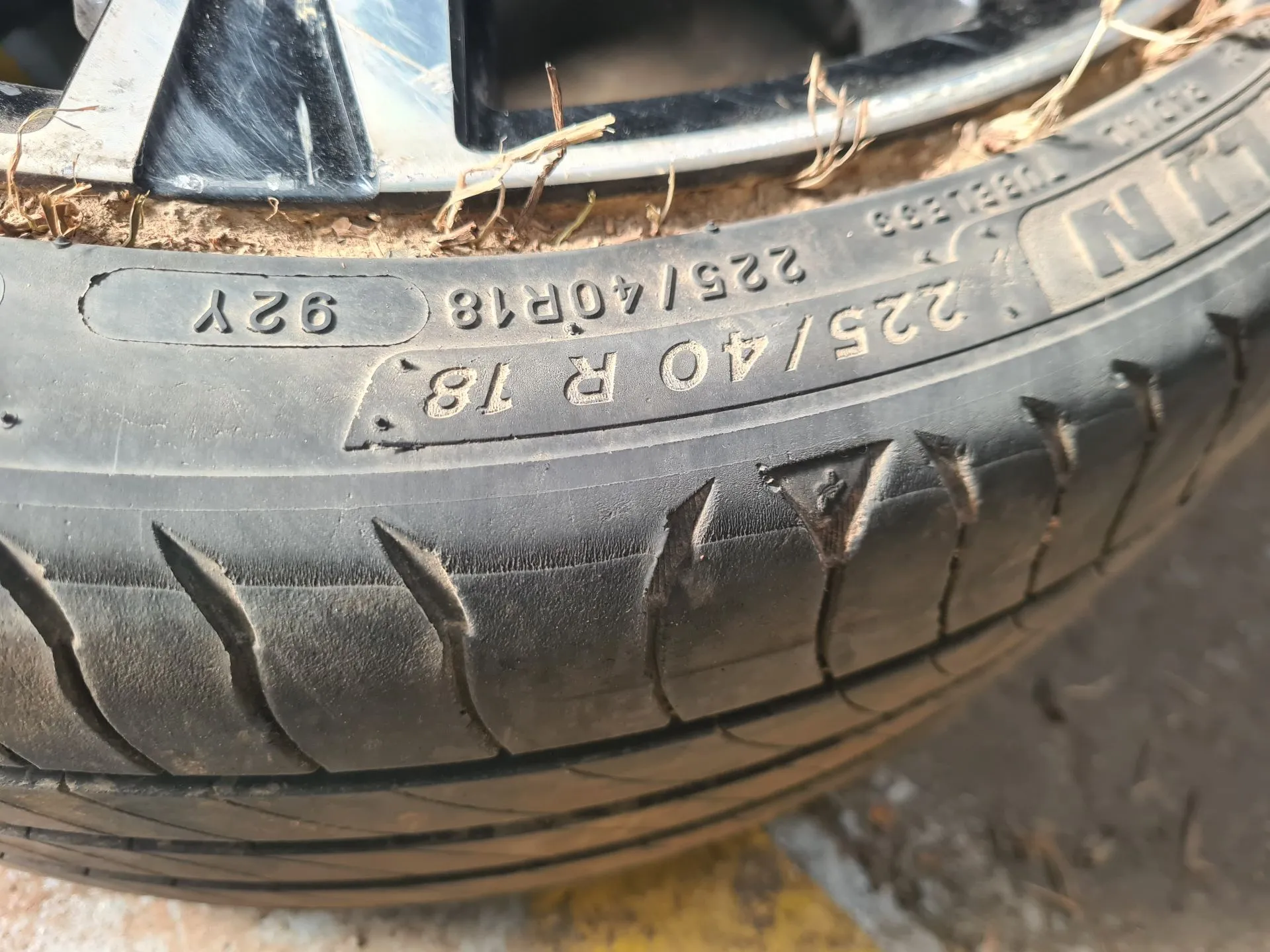 Pneu PEUGEOT 308 III Imagem-1