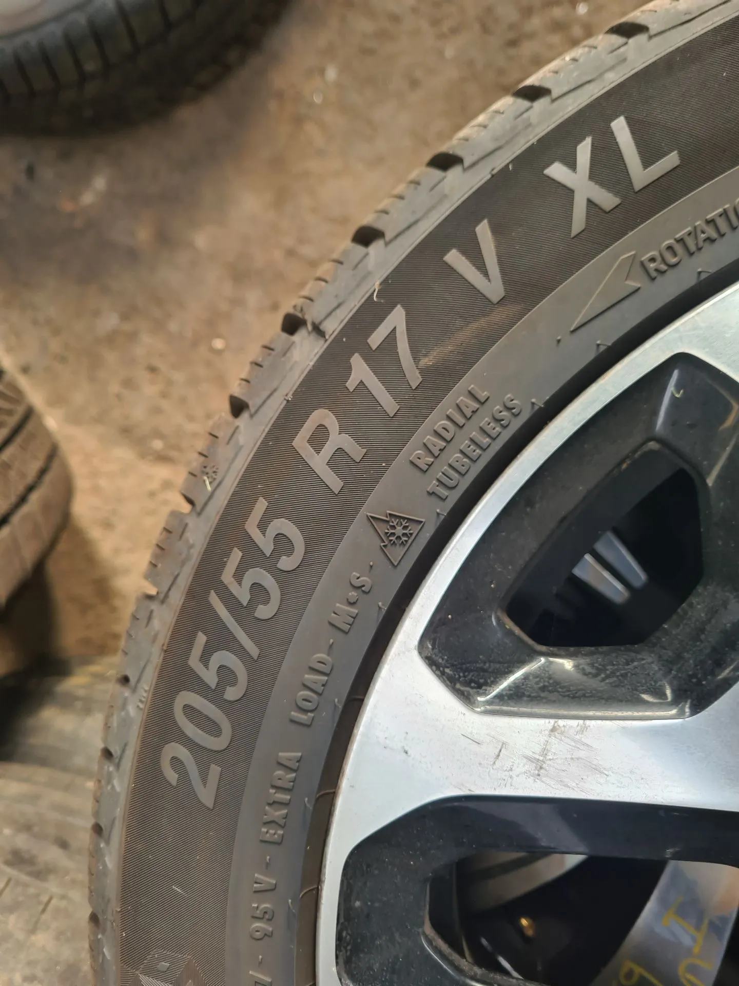 Neumático RENAULT Captur (J5_) Imagem-1