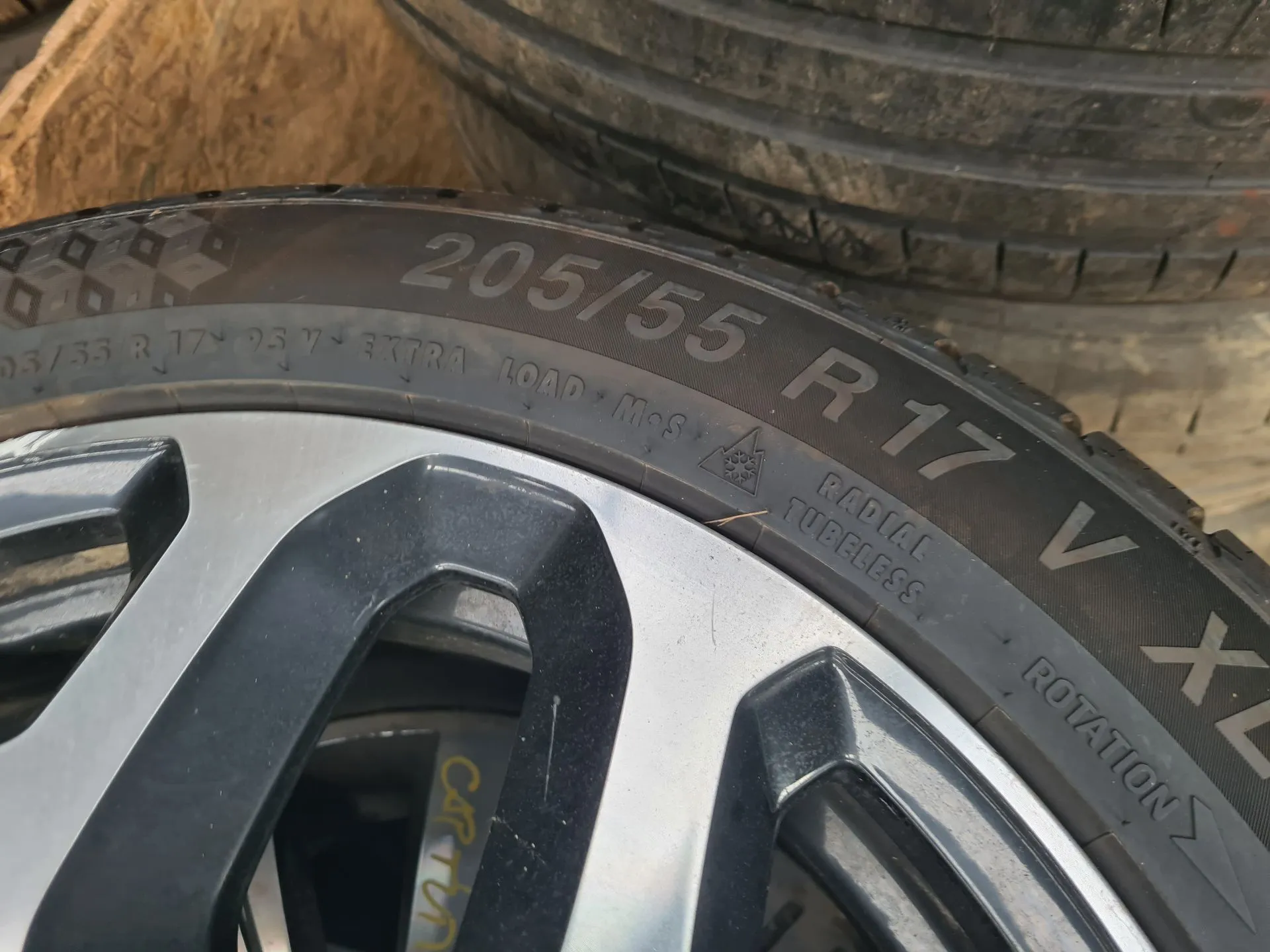 Neumático RENAULT Captur (J5_) Imagem-1