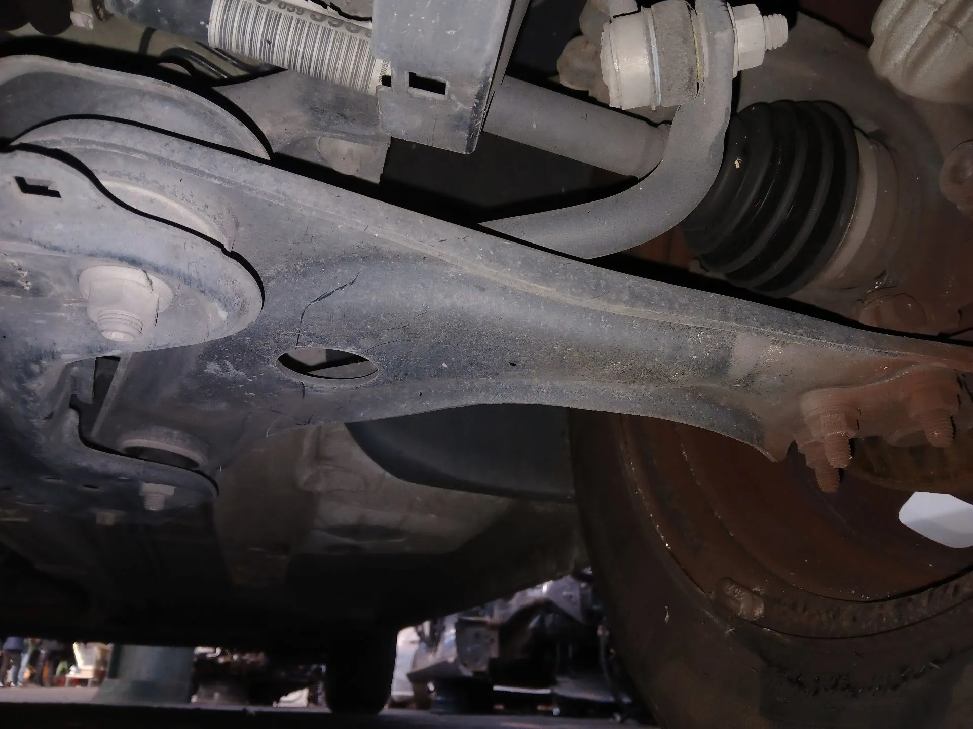 Braço de suspensão frente esquerdo PEUGEOT 208