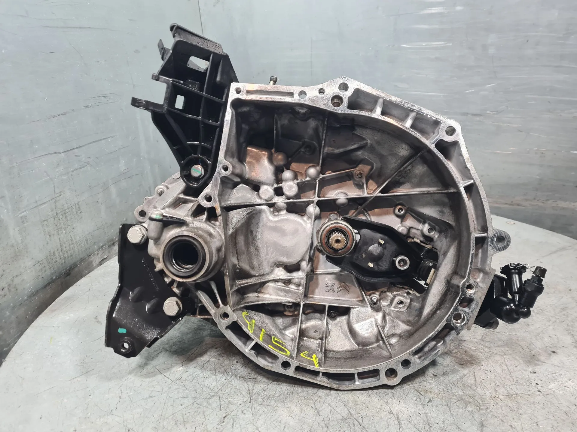 Manual gearbox PEUGEOT 208
