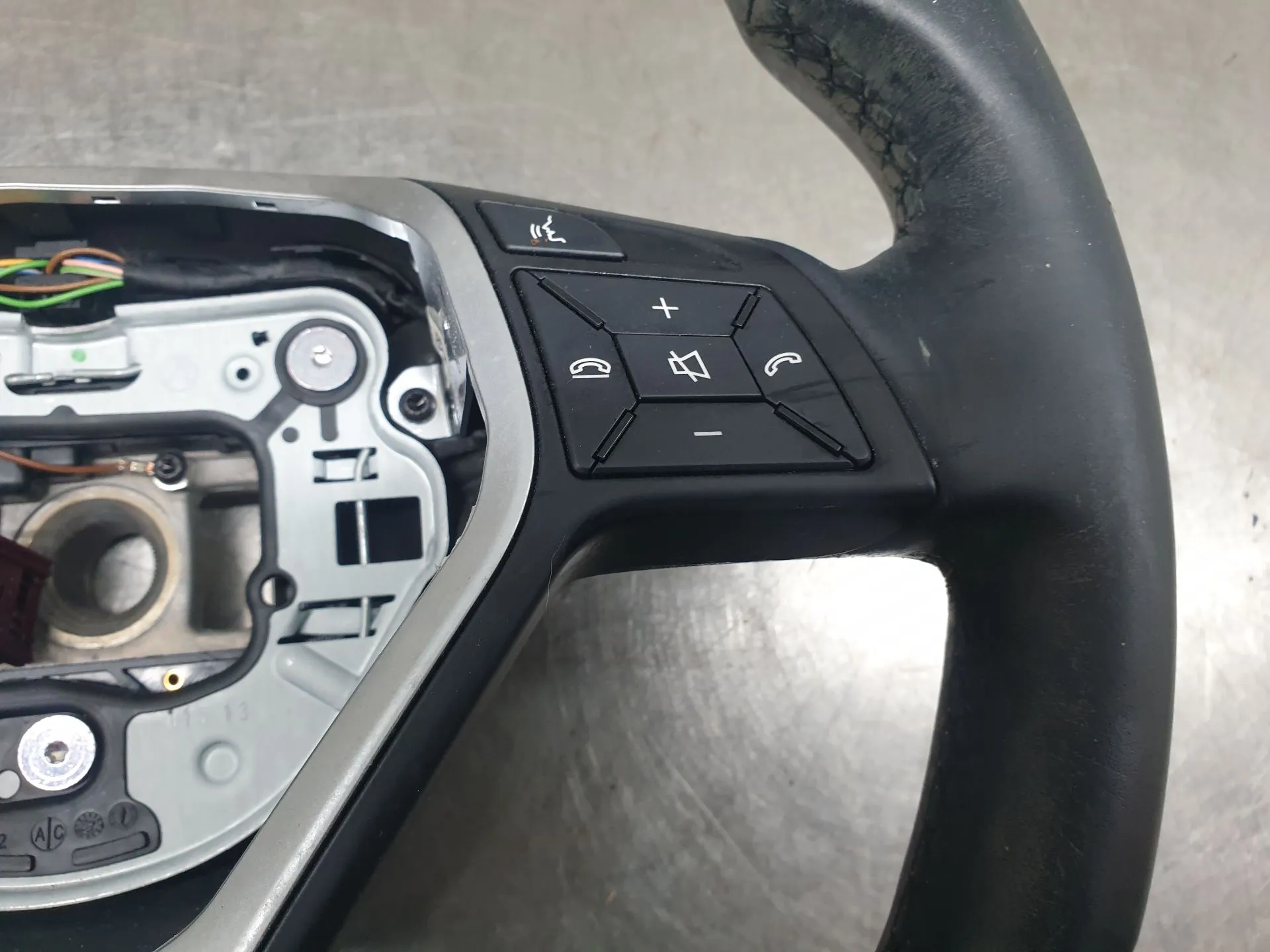 Volante MERCEDES-BENZ Classe A (W176) Imagem-2