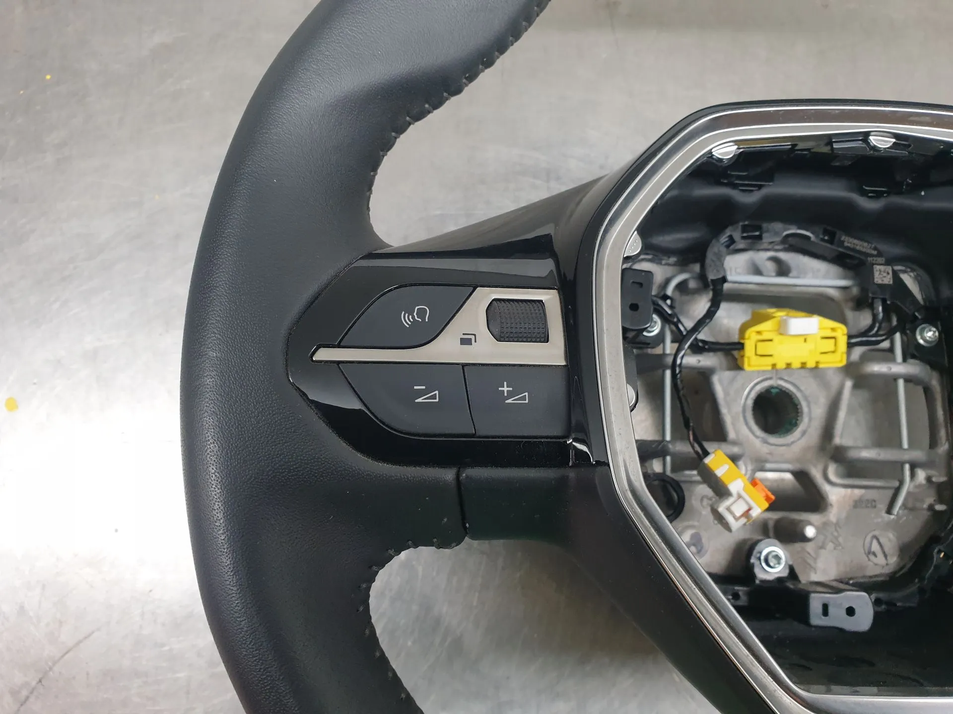 Volante de dirección PEUGEOT 208 II Imagem-1