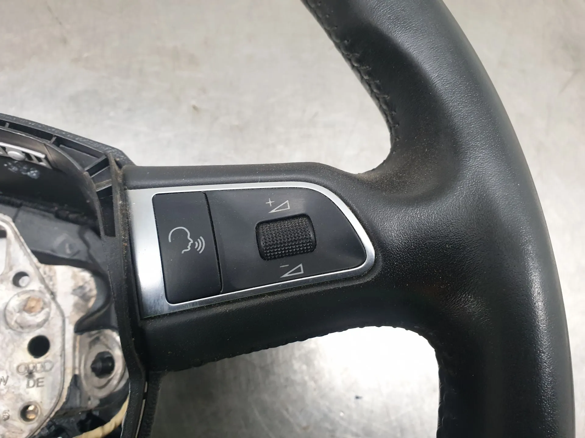 Volante AUDI A4 Avant (8K5, B8) Imagem-2