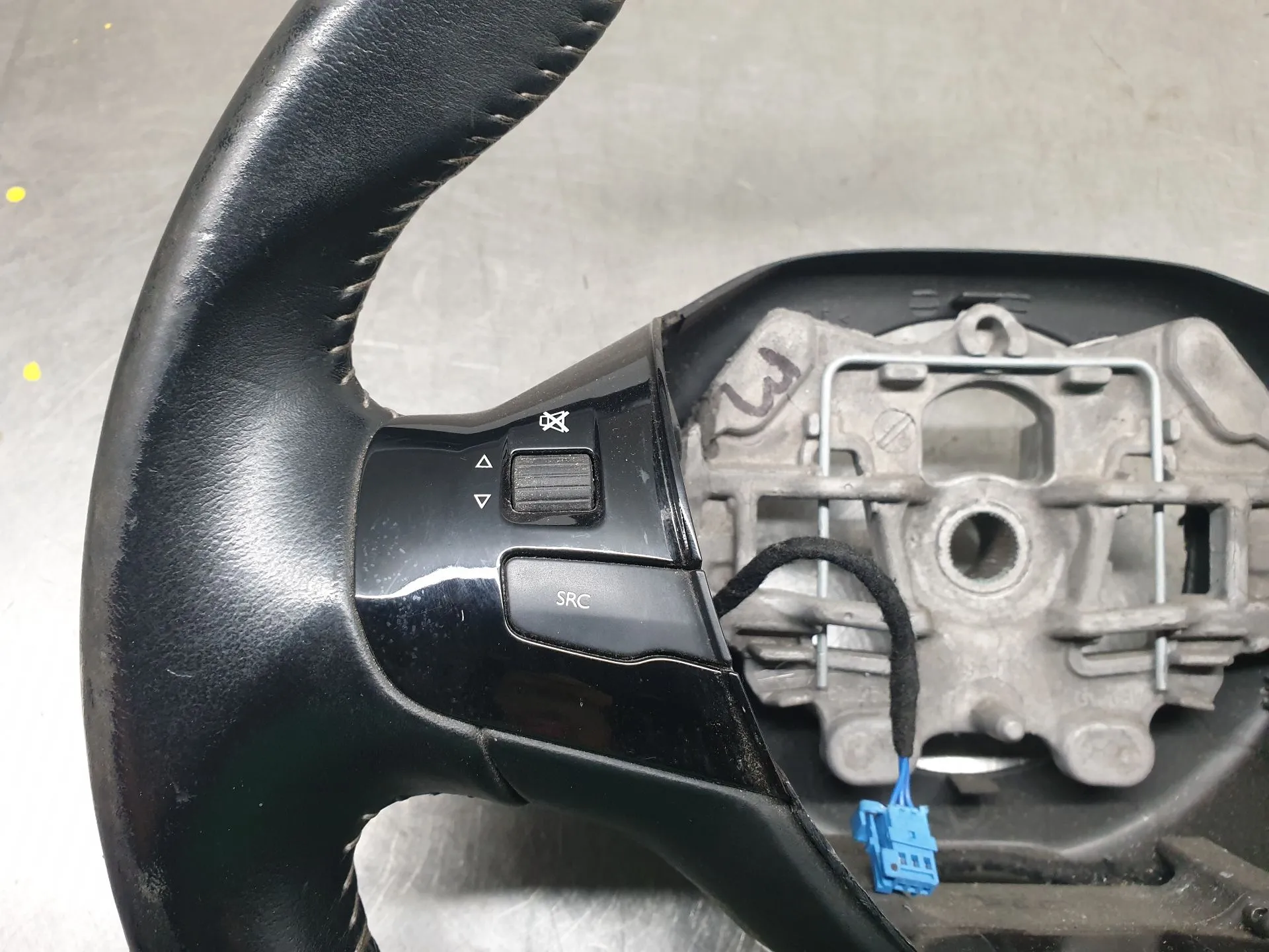 Volante PEUGEOT 308 II Imagem-1