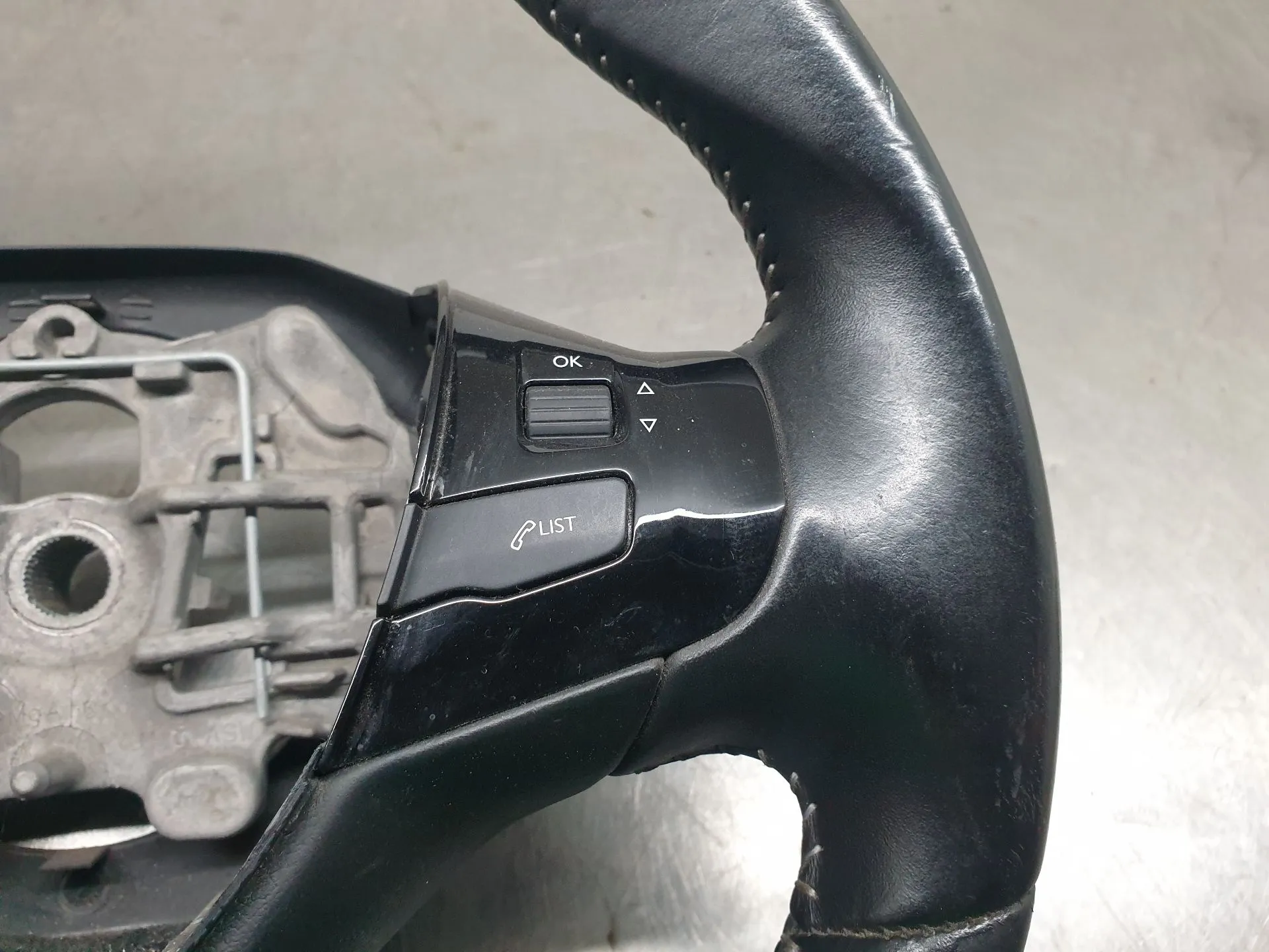 Volante PEUGEOT 308 II Imagem-2