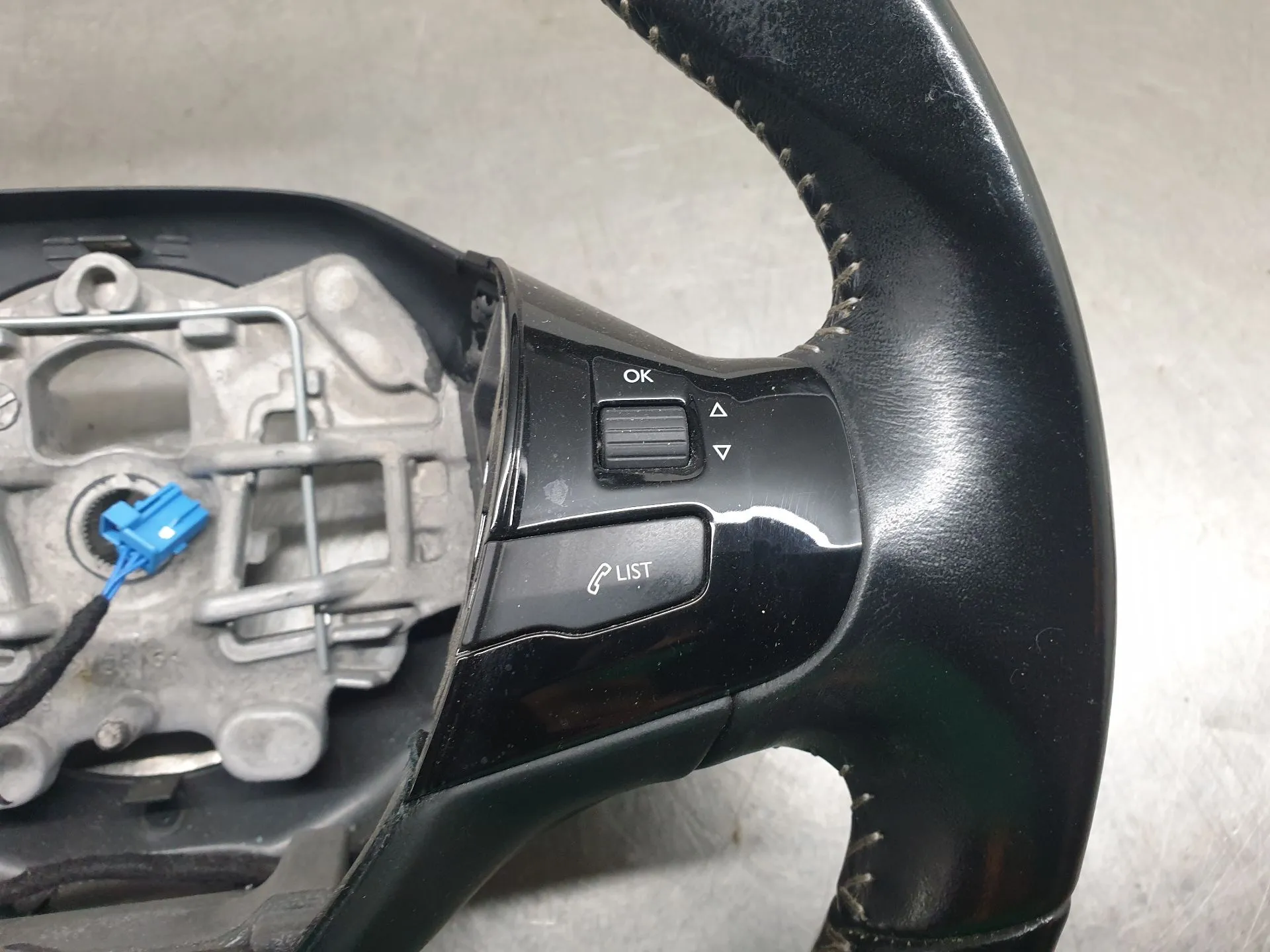 Volante PEUGEOT 308 II Imagem-2