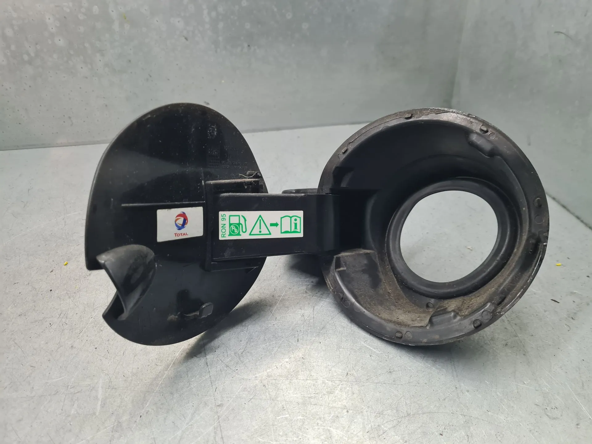 Bouchon/Volet De Trappe De Réservoir à Carburant PEUGEOT 208 Imagem-1