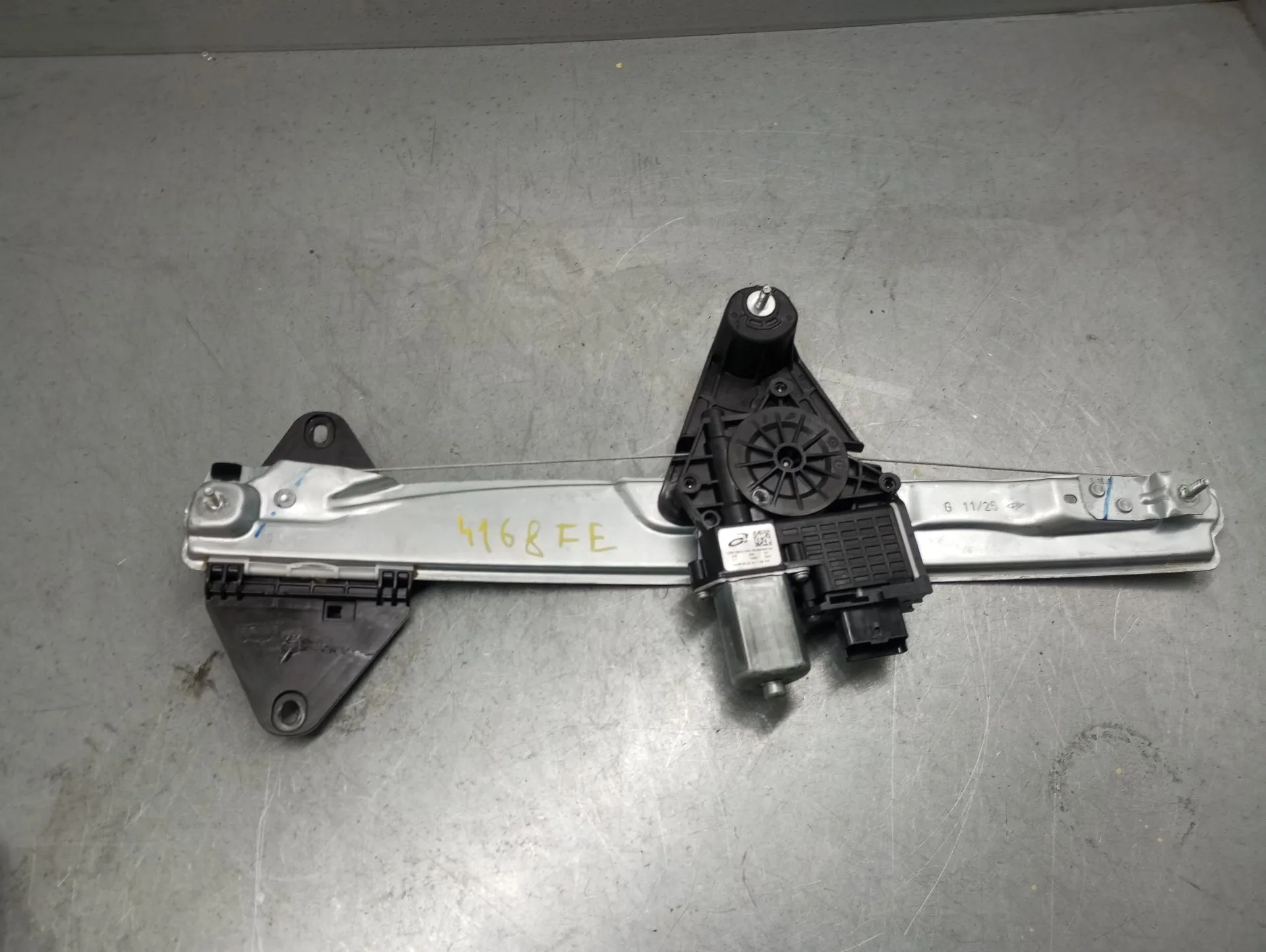 Lève-vitre avant gauche DACIA Sandero III