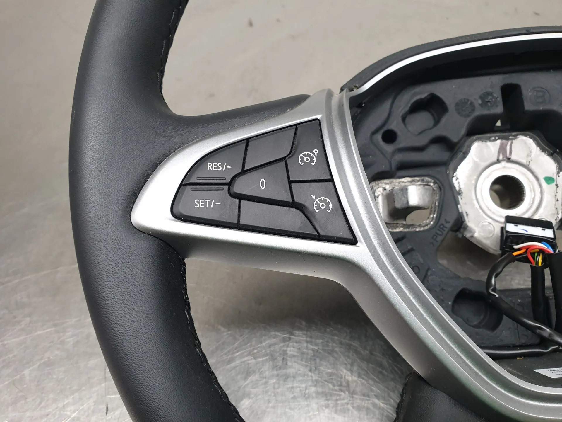 Volante DACIA Sandero III Imagem-2