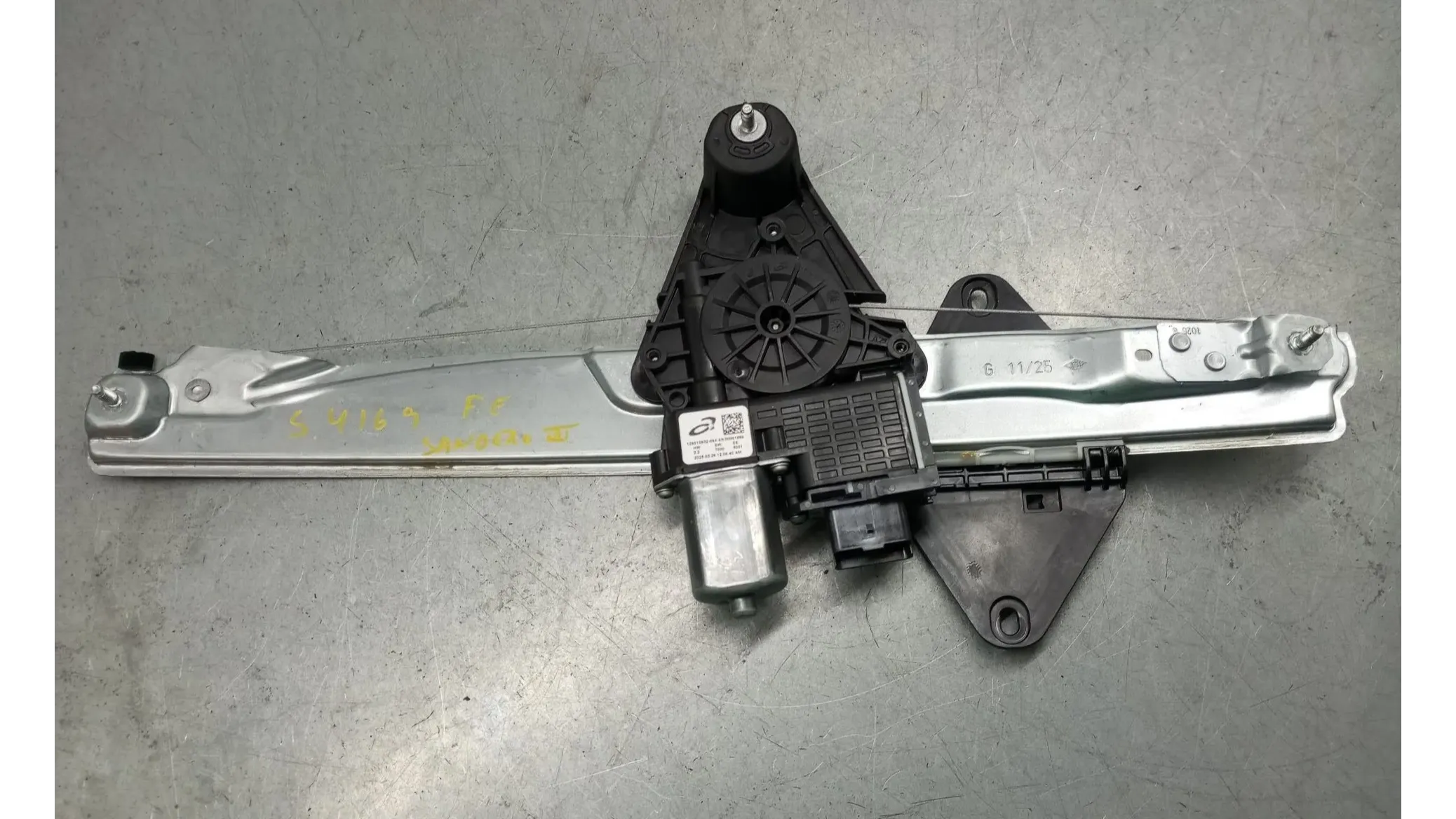 Lève-vitre avant gauche DACIA Sandero III