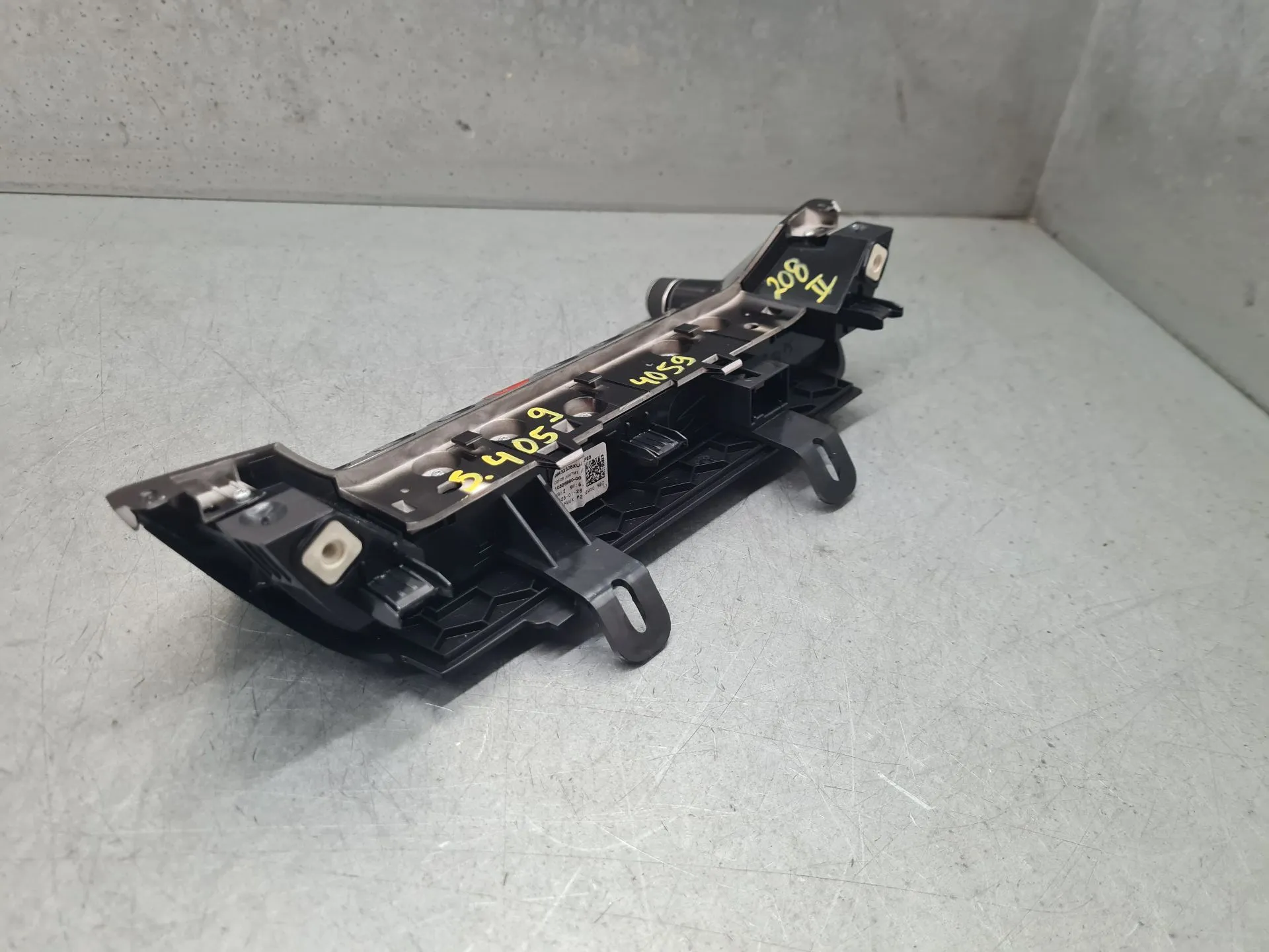 Comando do rádio PEUGEOT 208 II Imagem-2