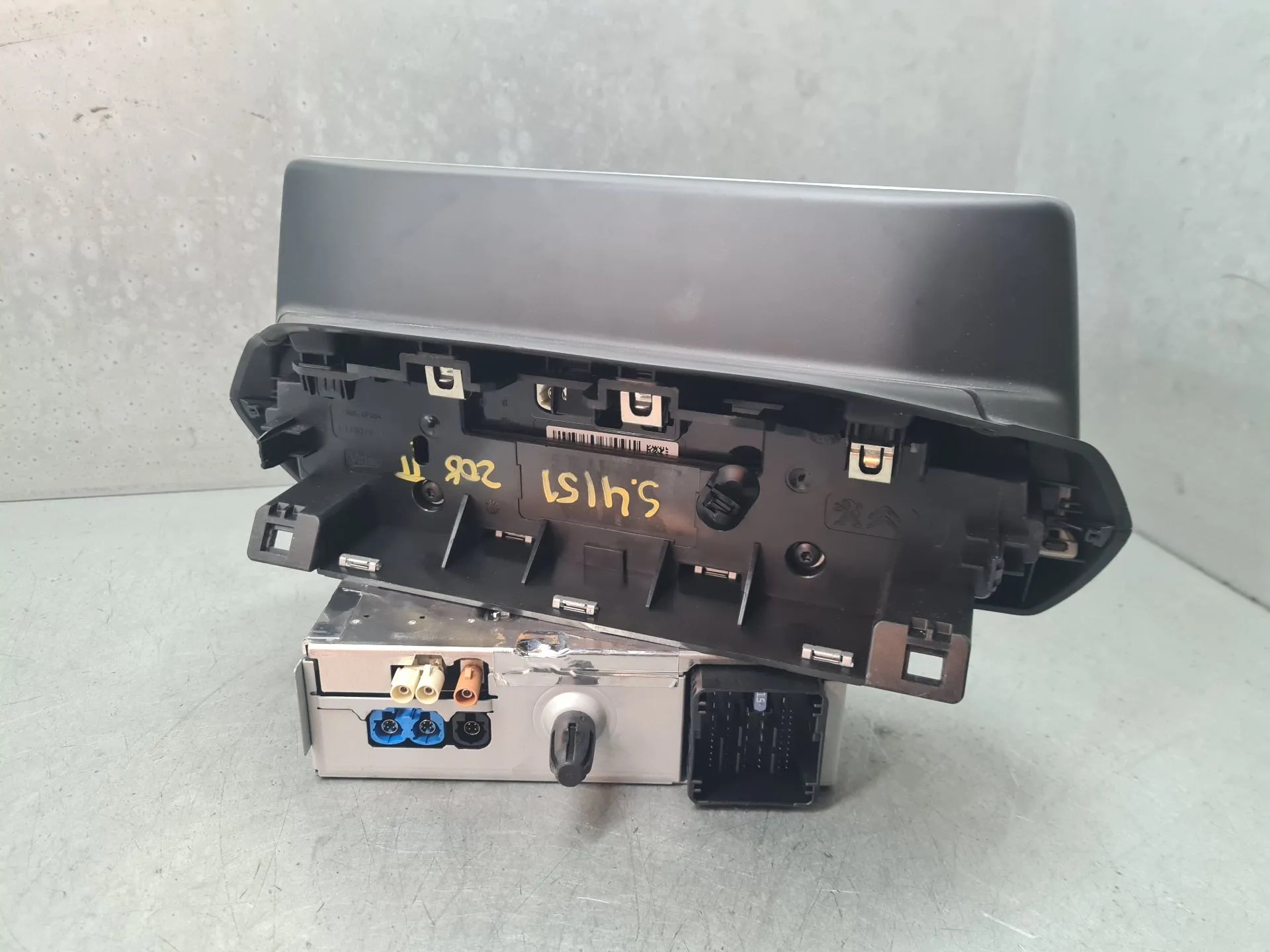 Kit Auto-rádio PEUGEOT 208 II Imagem-1