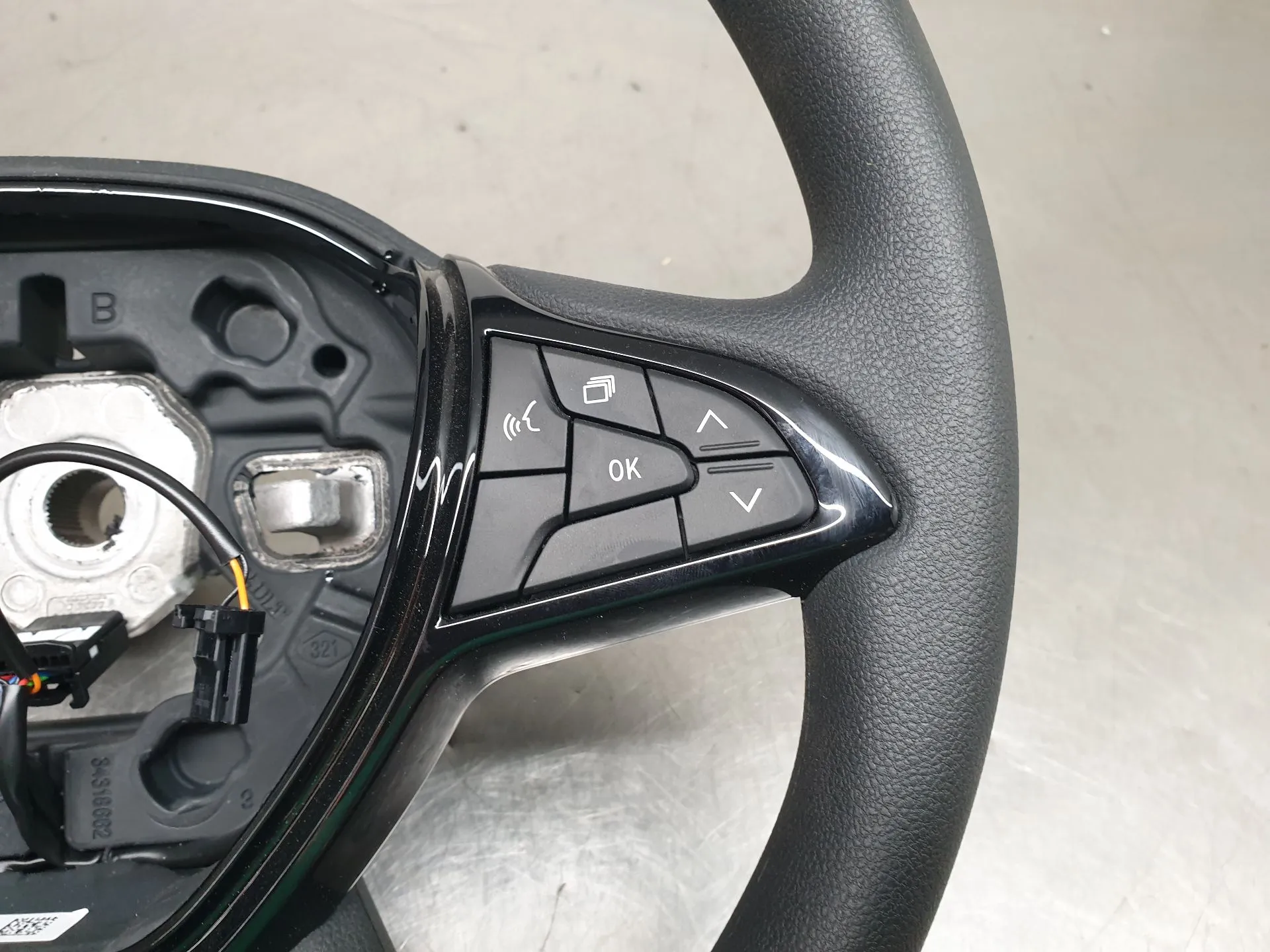 Volante DACIA Sandero III Imagem-3