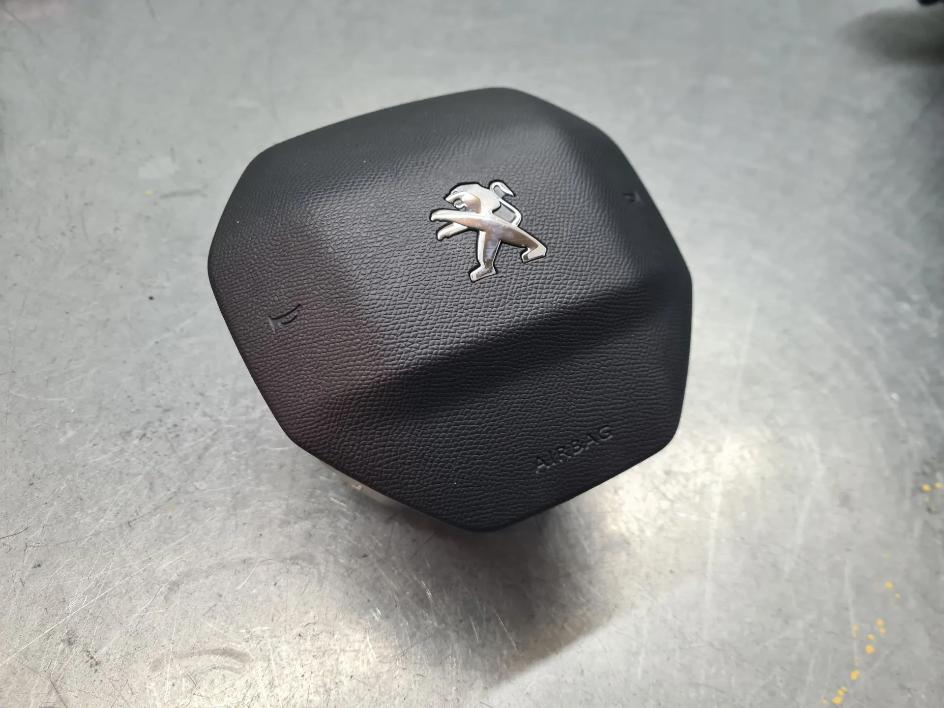 Airbag du Volant PEUGEOT 208 II Imagem-1