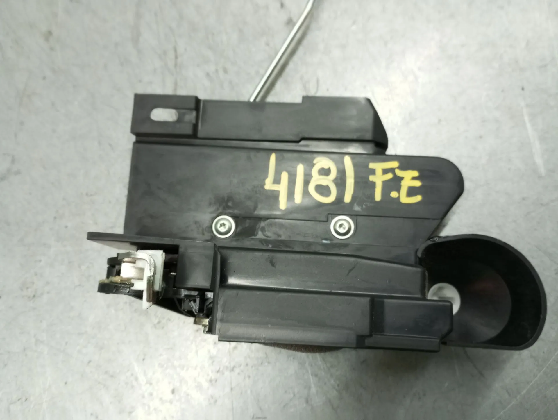 Fechadura / fecho porta frente esquerdo DACIA Duster III (P1310)