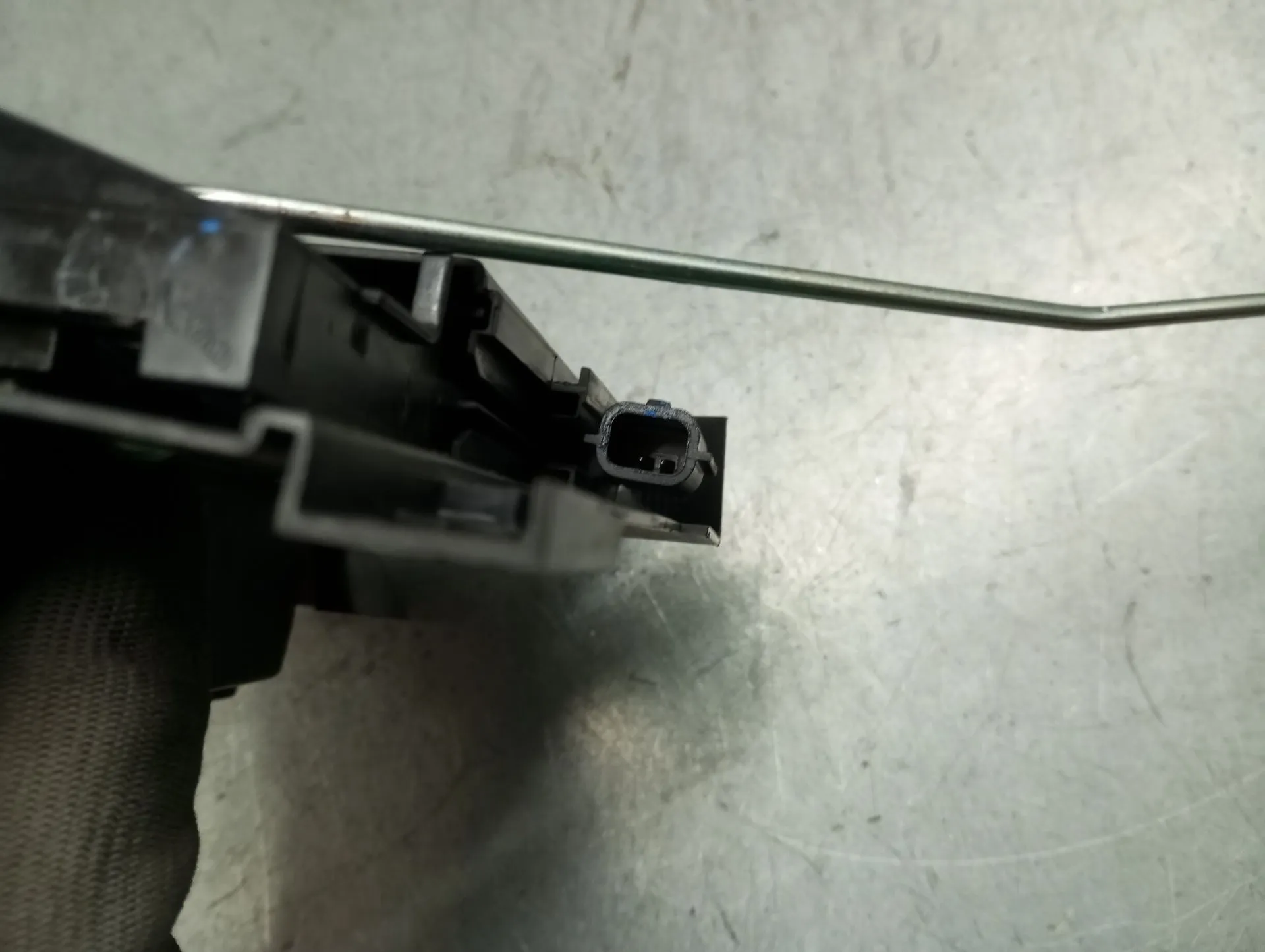 Fechadura / fecho porta frente esquerdo DACIA Duster III (P1310) Imagem-2