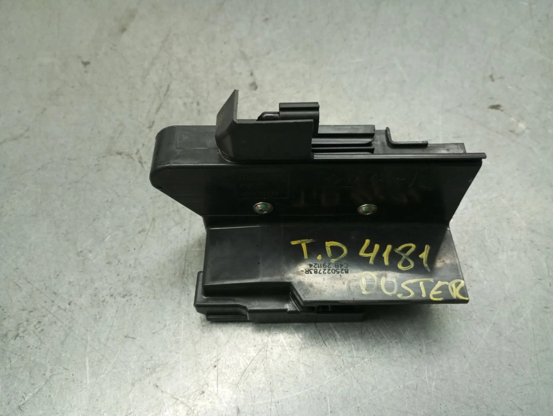 Fechadura / fecho porta trás direito DACIA Duster III (P1310)