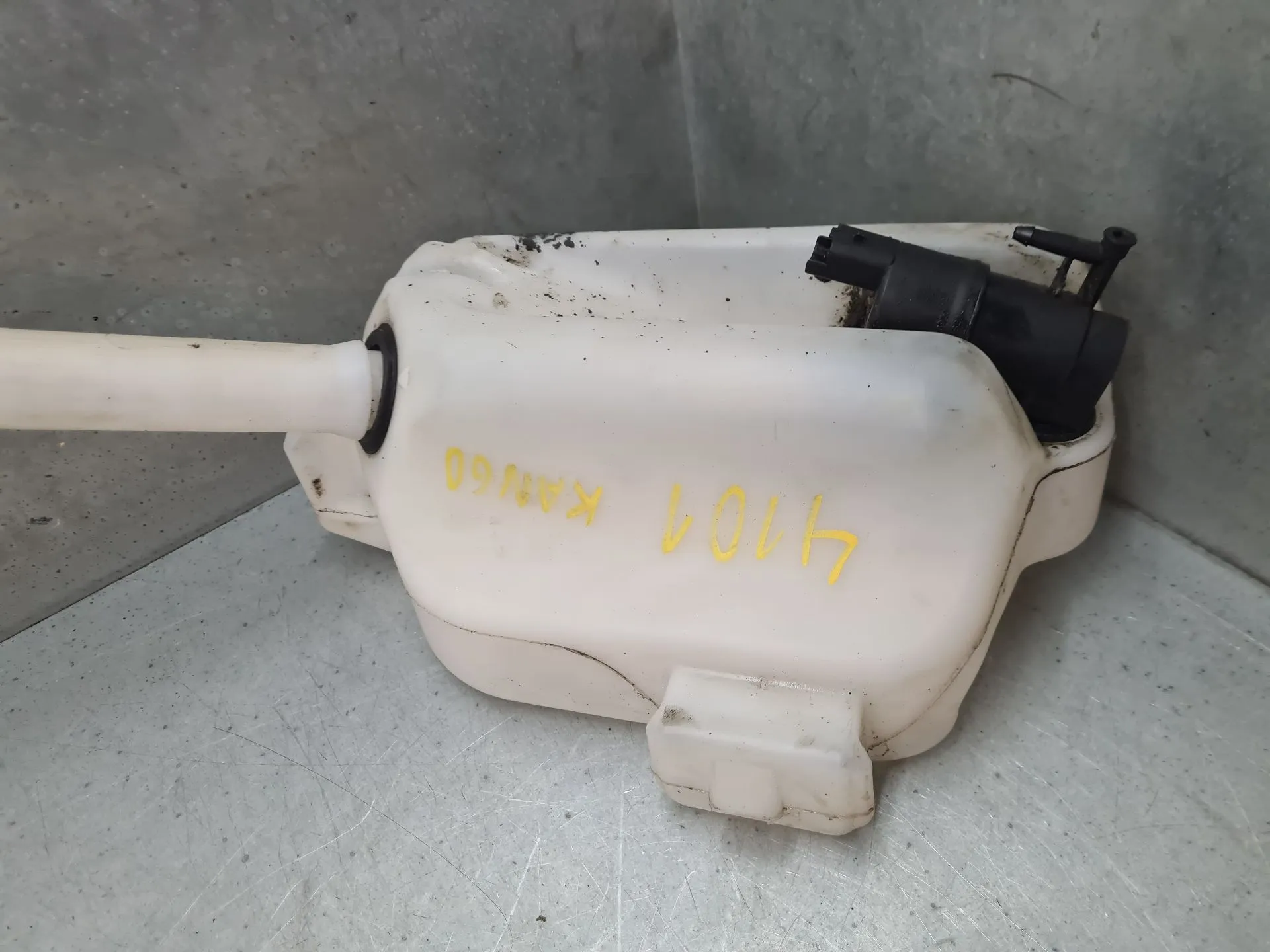 Windshield washer tank RENAULT Kangoo Express (FW0/1_) Imagem-1
