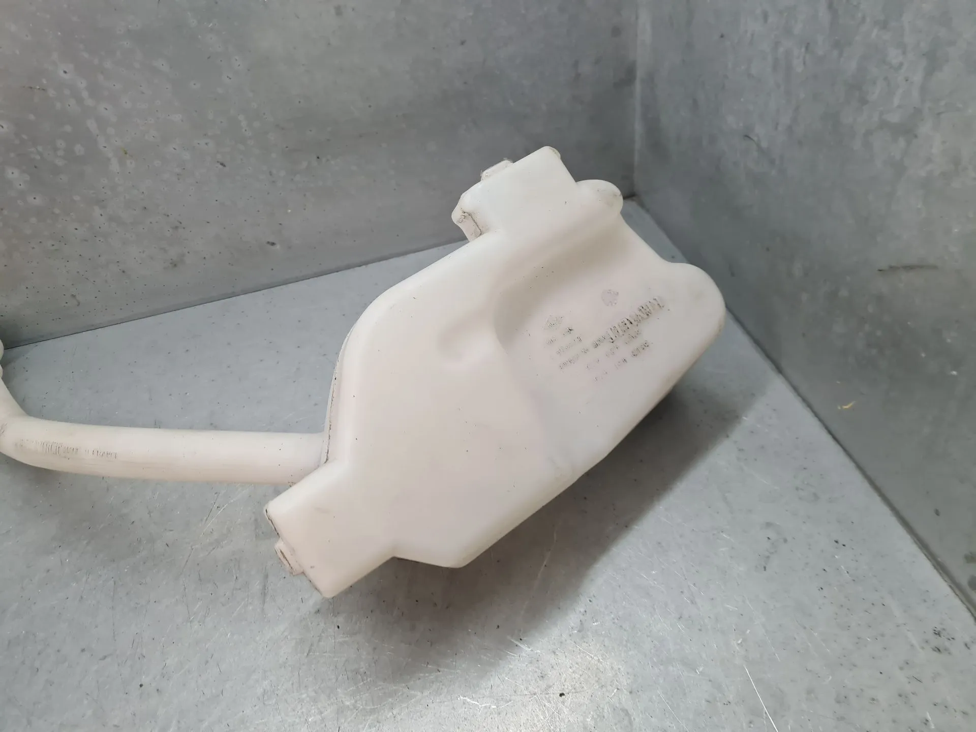 Windshield washer tank RENAULT Kangoo Express (FW0/1_) Imagem-2