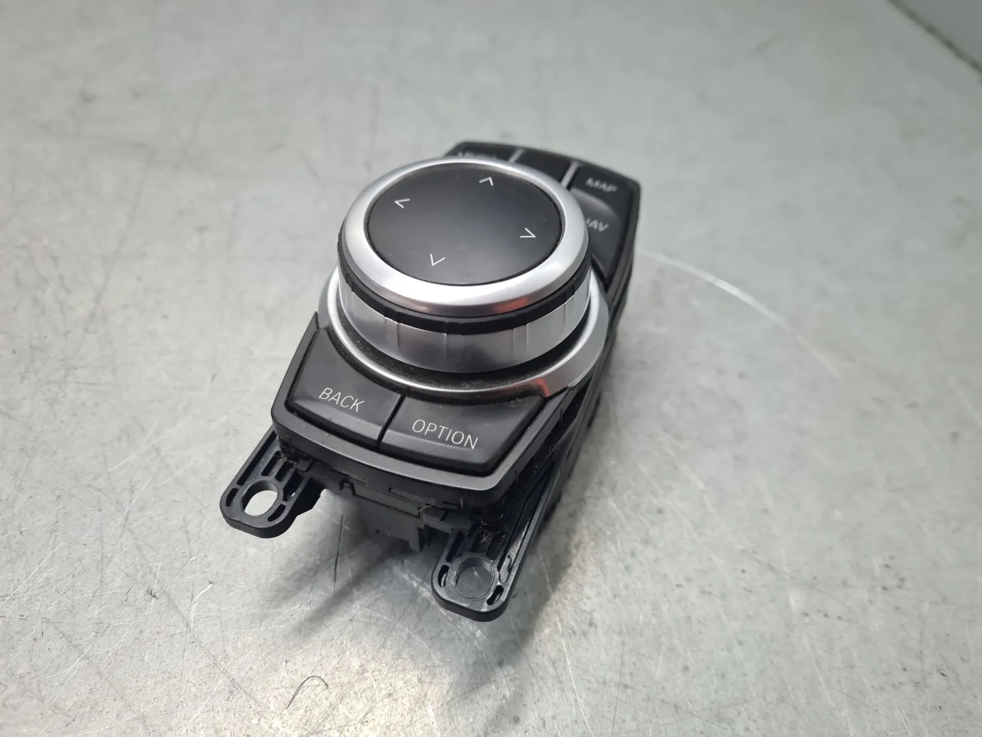 Comando / botão / interruptor multifunções BMW X1 (F48) Imagem-1