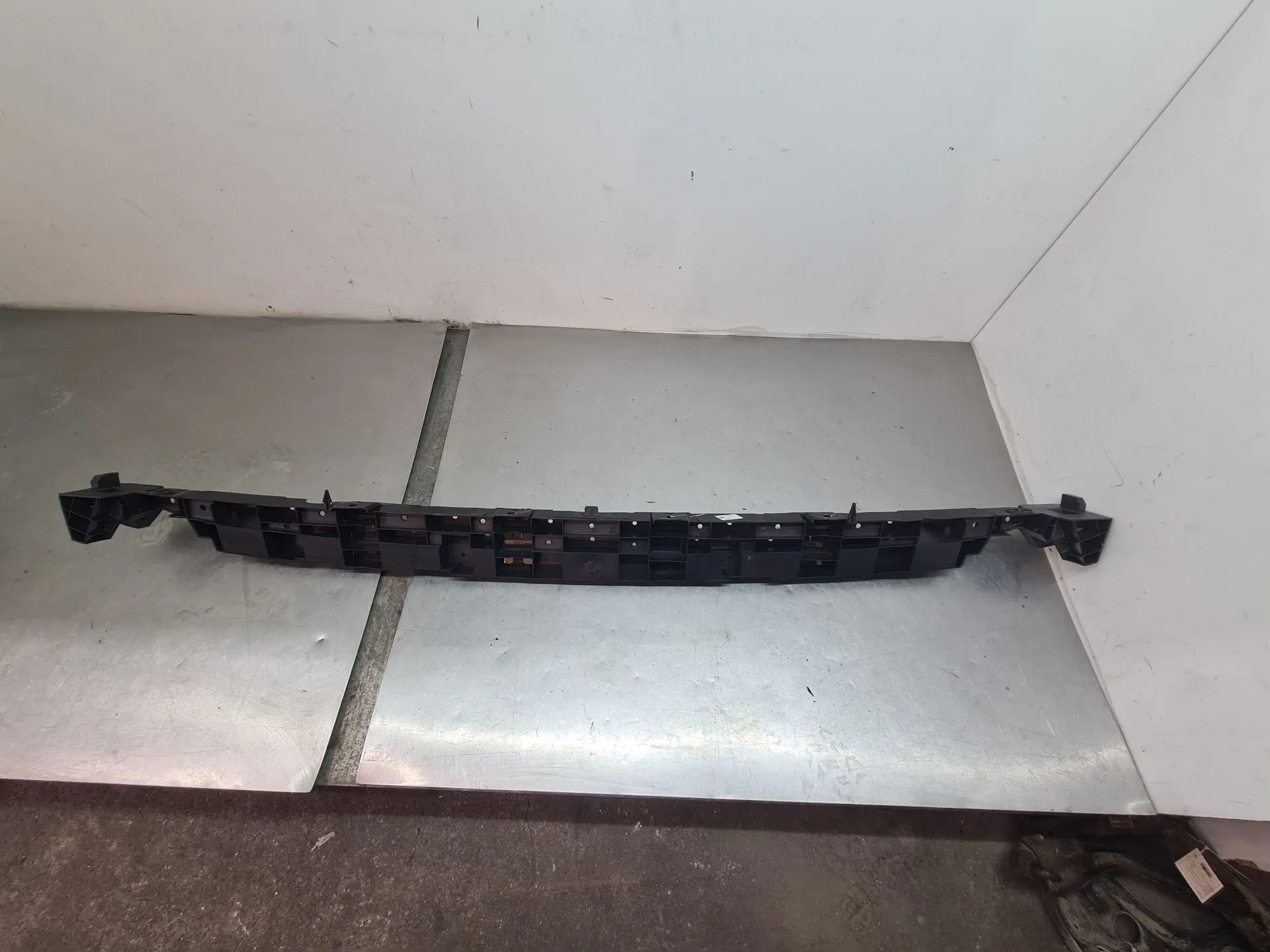 Guia de pára-choques trás central RENAULT Master IV (F8__) Imagem-1