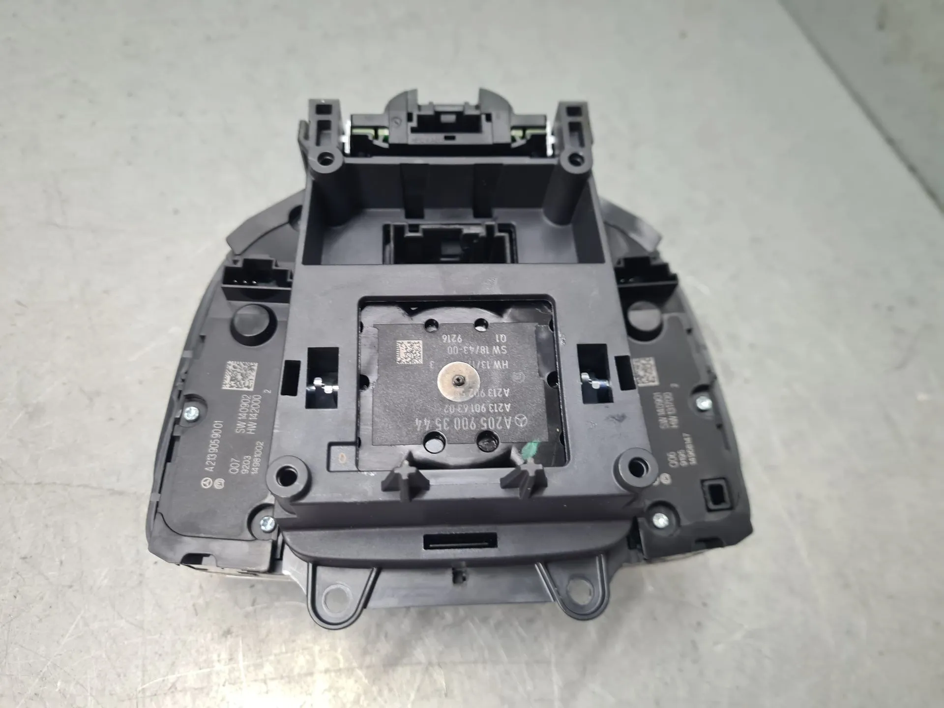 Comando / botão / interruptor multifunções MERCEDES-BENZ Classe C (W205) Imagem-4