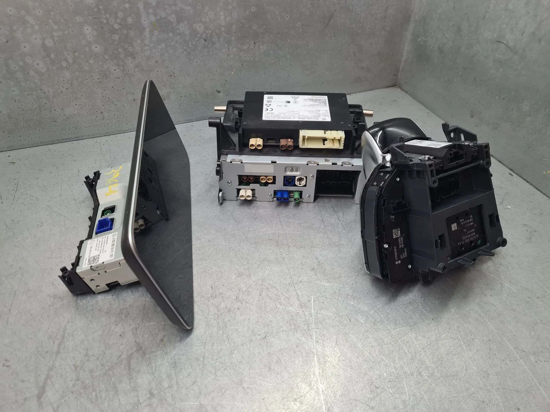 Kit Auto-rádio MERCEDES-BENZ Classe C (W205) Imagem-1