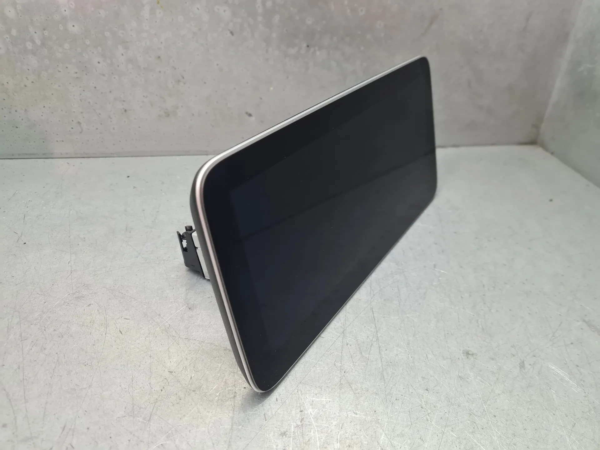 Kit Auto-rádio MERCEDES-BENZ Classe C (W205) Imagem-2