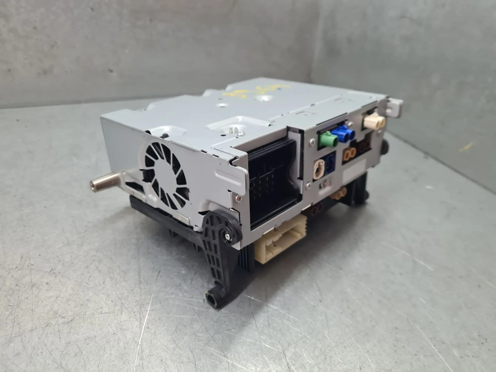 Kit Auto-rádio MERCEDES-BENZ Classe C (W205) Imagem-7