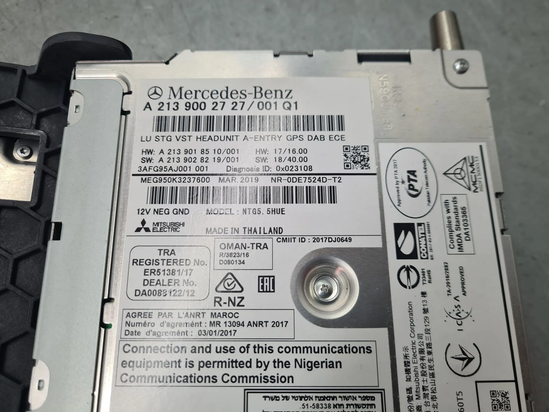 Kit Auto-rádio MERCEDES-BENZ Classe C (W205) Imagem-9