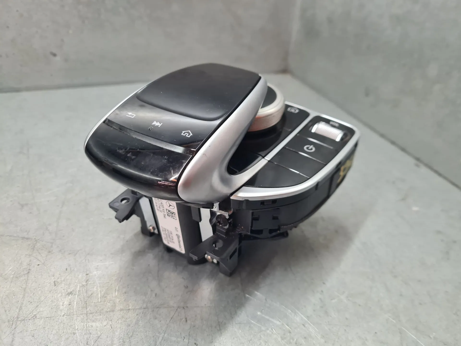 Kit Auto-rádio MERCEDES-BENZ Classe C (W205) Imagem-13