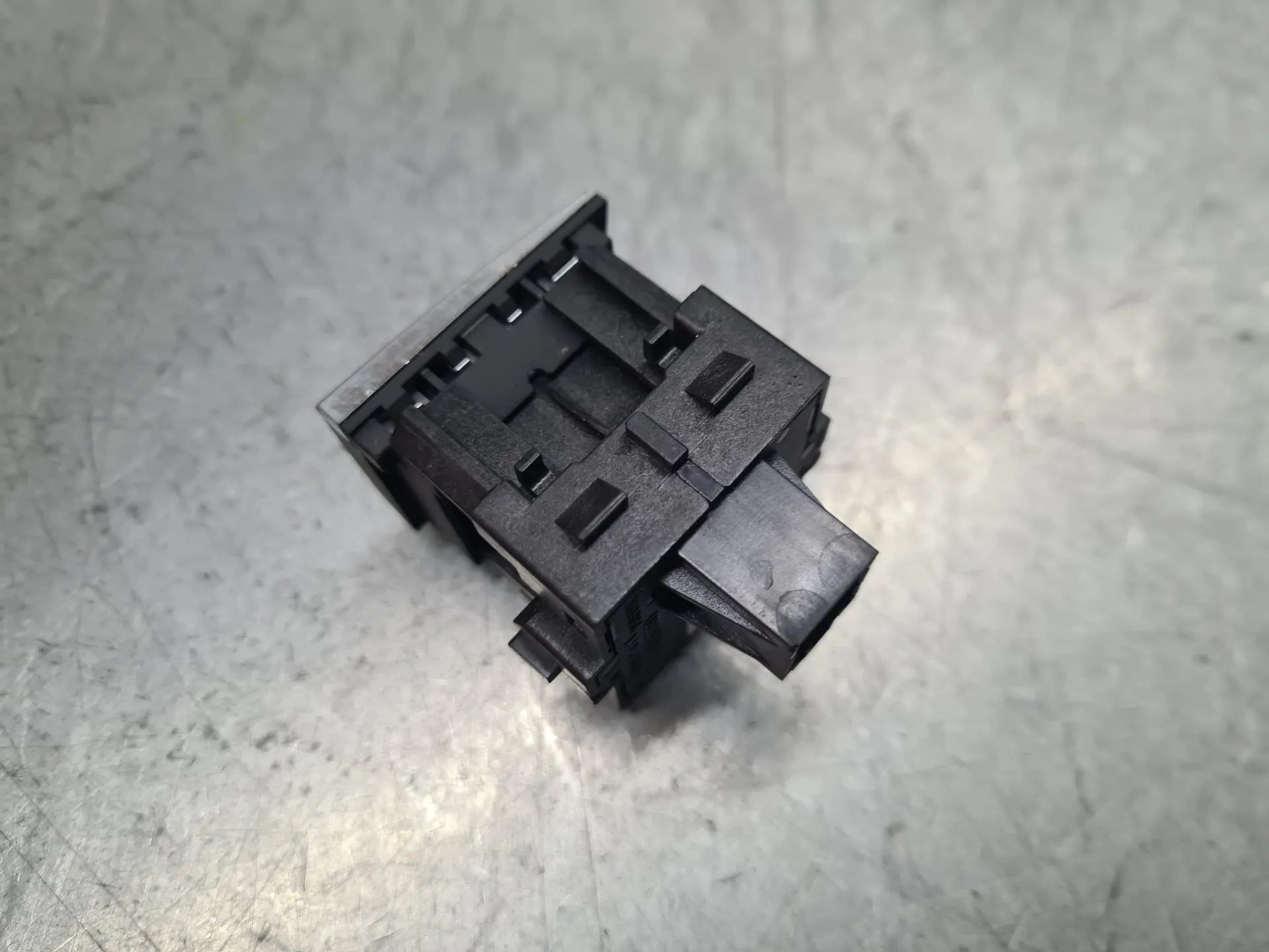 Comando / botão / interruptor multifunções AUDI A3 (8V1, 8VK) Imagem-3