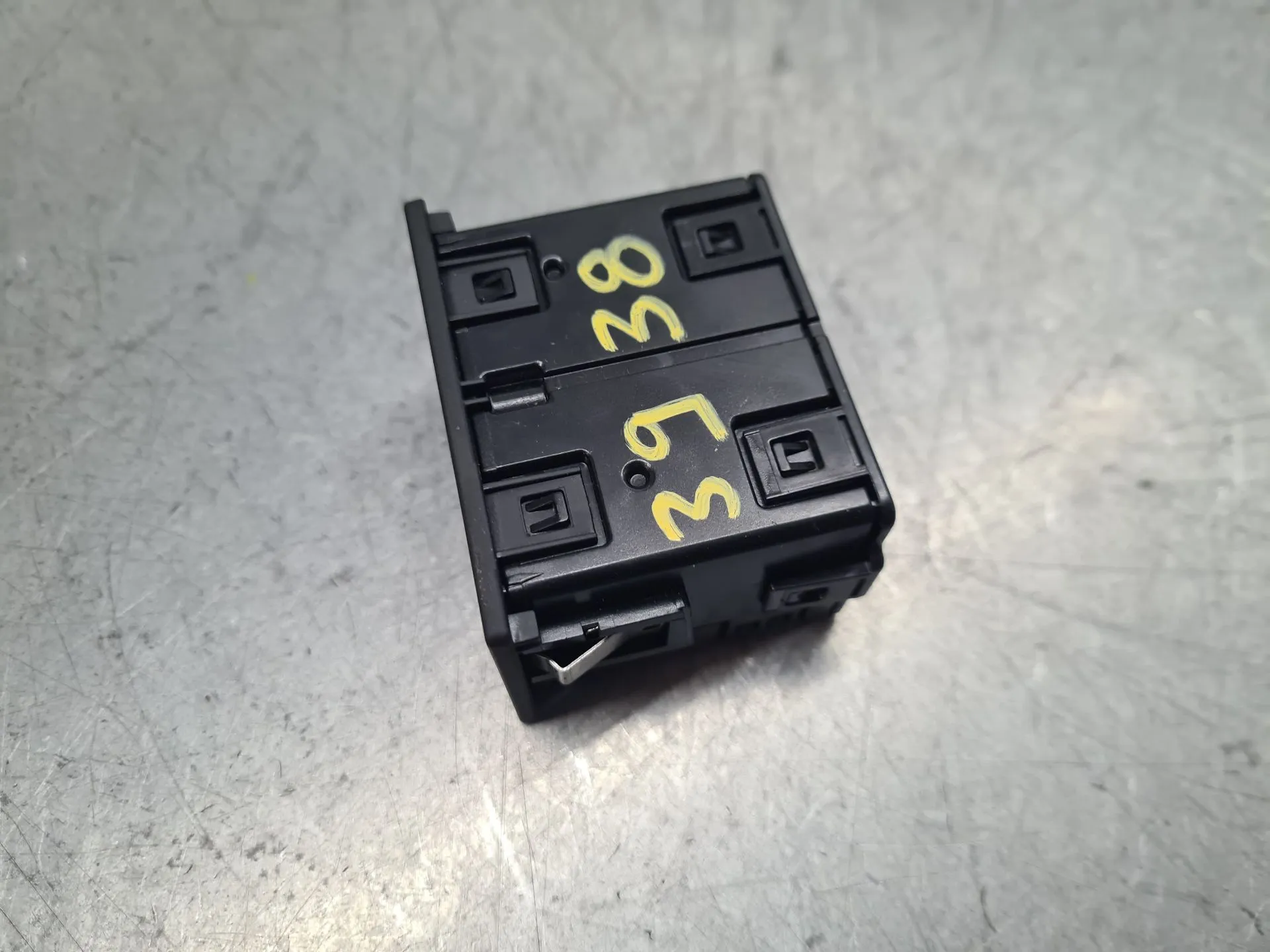 Módulo USB / AUX / IPOD AUDI A3 (8V1, 8VK) Imagem-1