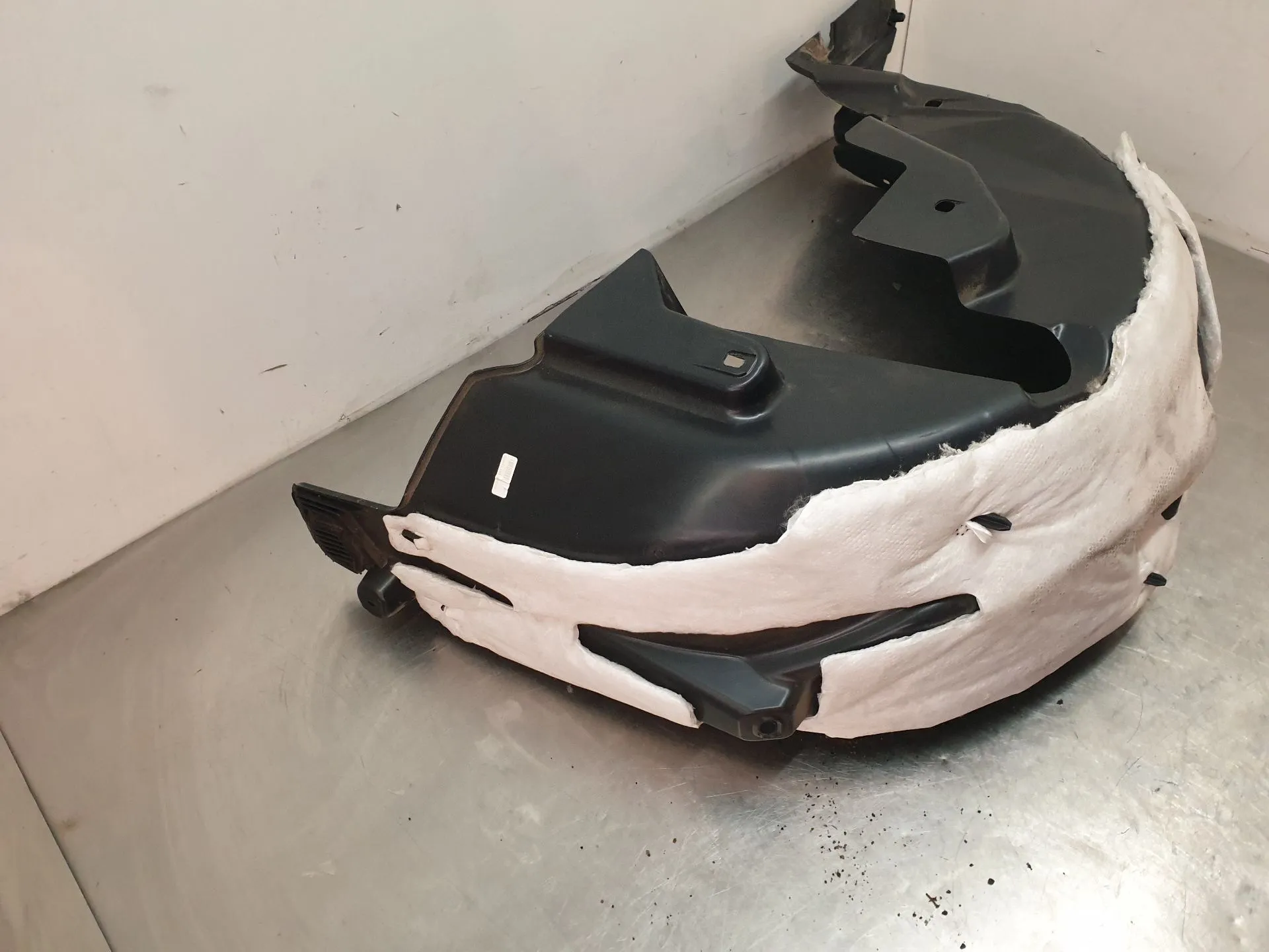 Resguardo da cava de roda frente direito OPEL Corsa F Imagem-9