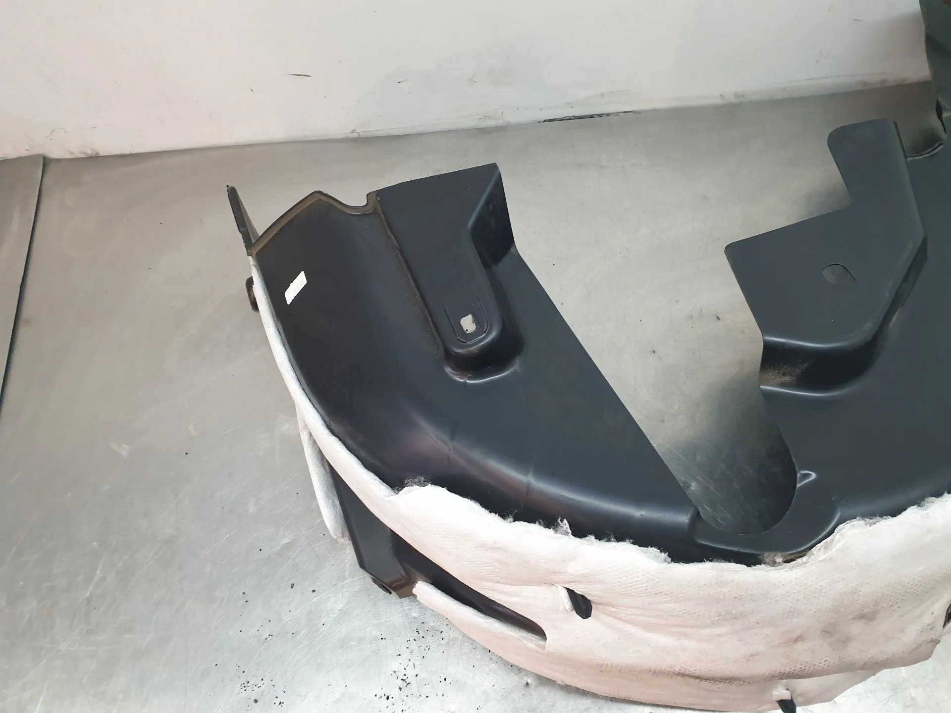 Resguardo da cava de roda frente direito OPEL Corsa F Imagem-14