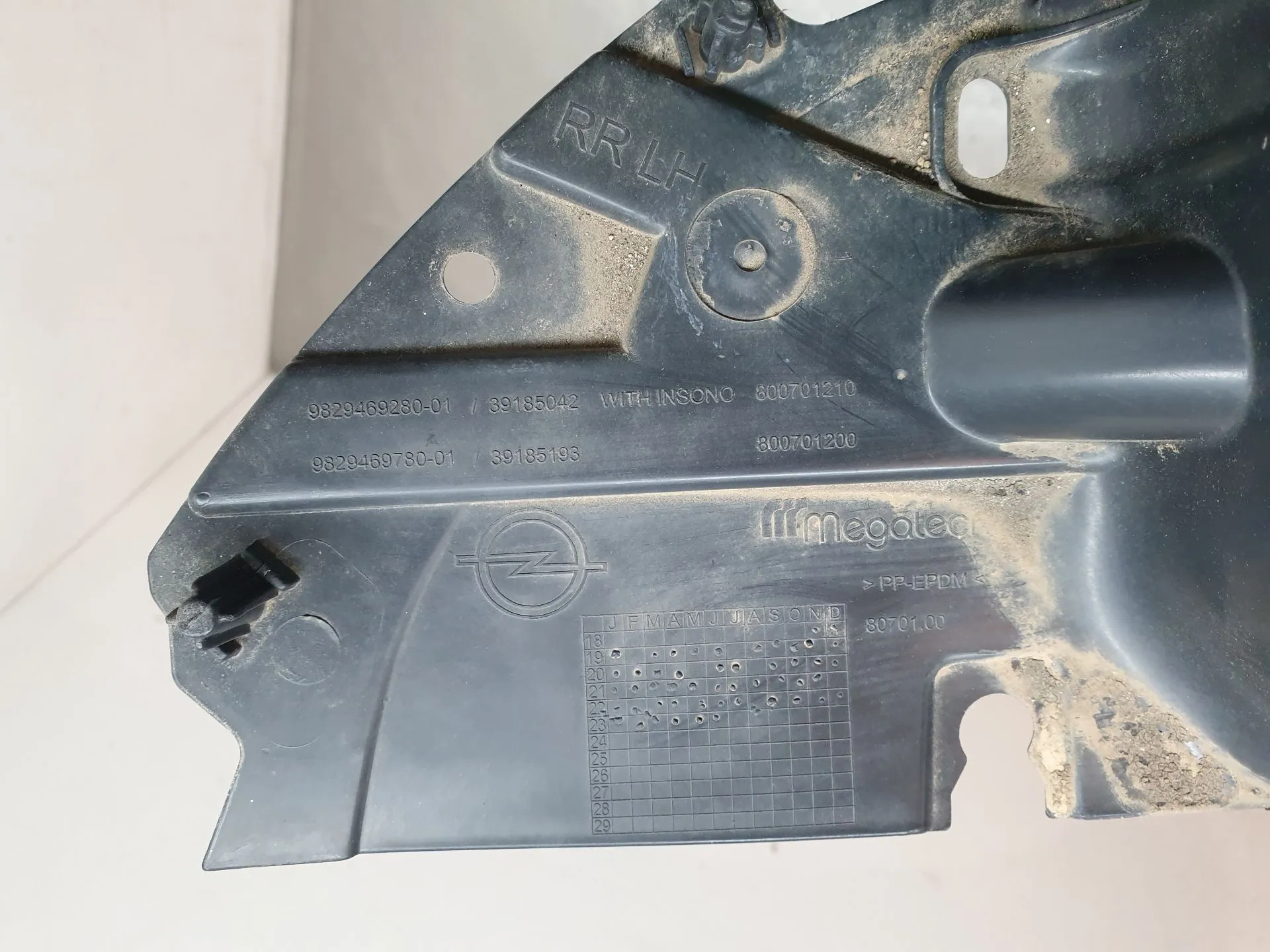 Resguardo da cava de roda frente direito OPEL Corsa F Imagem-16