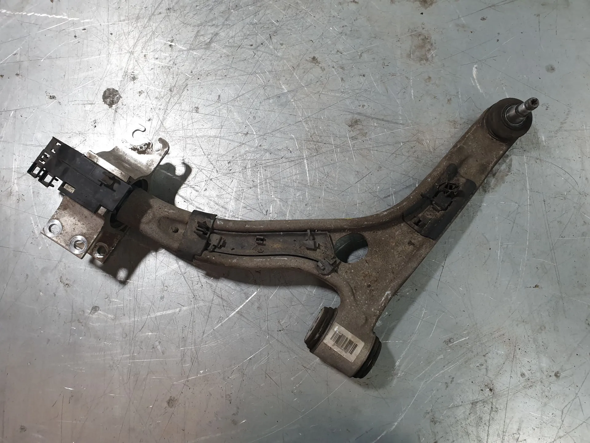 Braccio di sospensione anteriore sinistro MERCEDES-BENZ Classe A (W176) Imagem-1