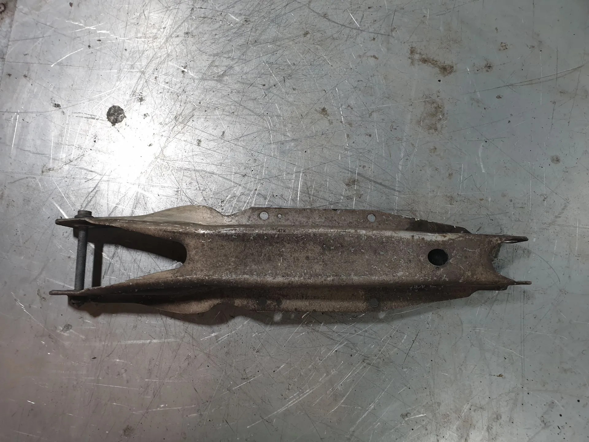 Brazo suspensión trasero derecho MERCEDES-BENZ GLA (X156)