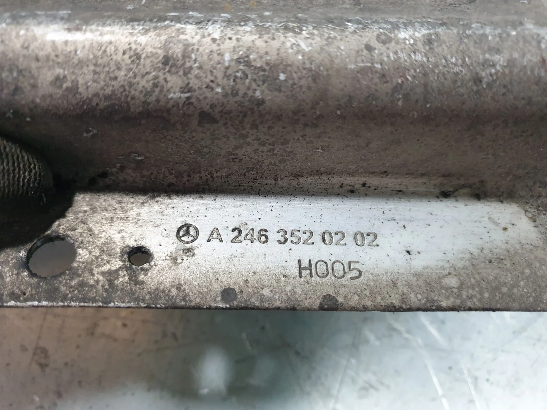 Brazo suspensión trasero derecho MERCEDES-BENZ GLA (X156) Imagem-2