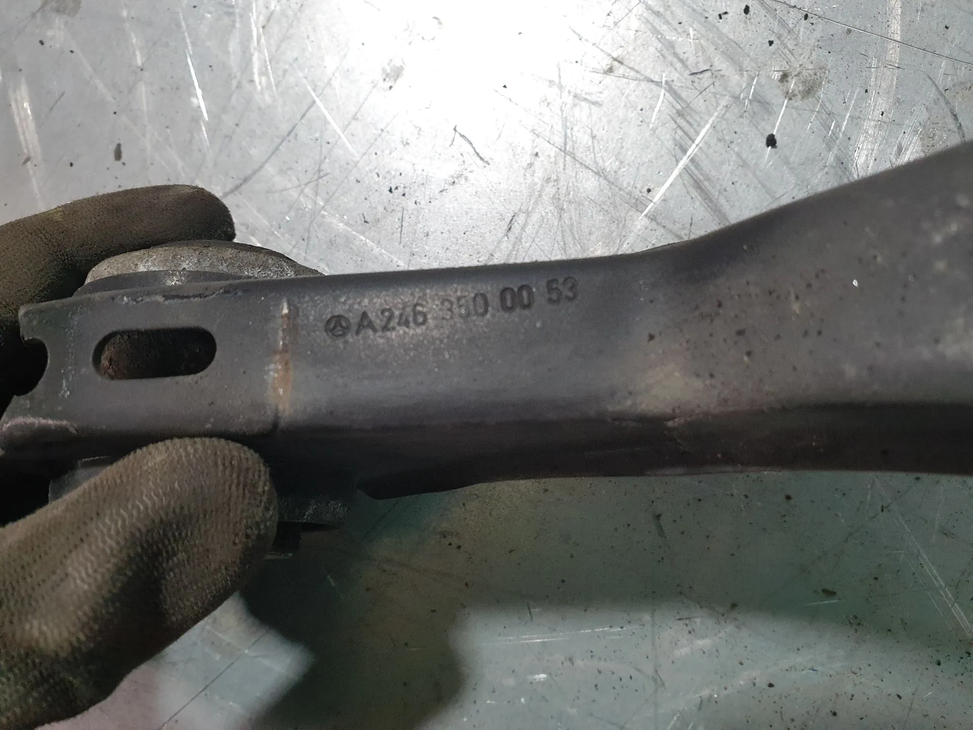 Brazo suspensión trasero derecho MERCEDES-BENZ GLA (X156)