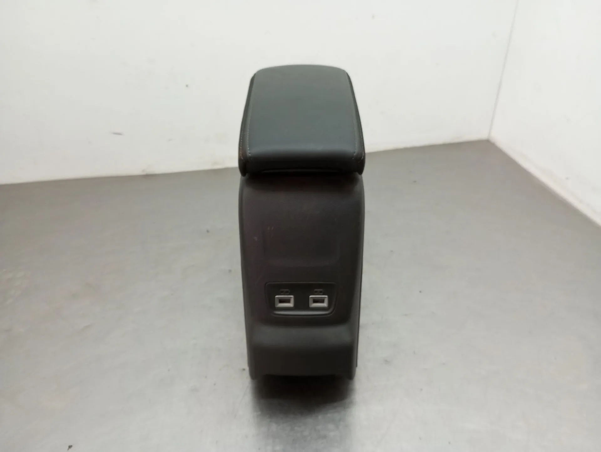 Accoudoir Central D'occasion Pour Peugeot 208 II (phase 1) - Essence, 2021