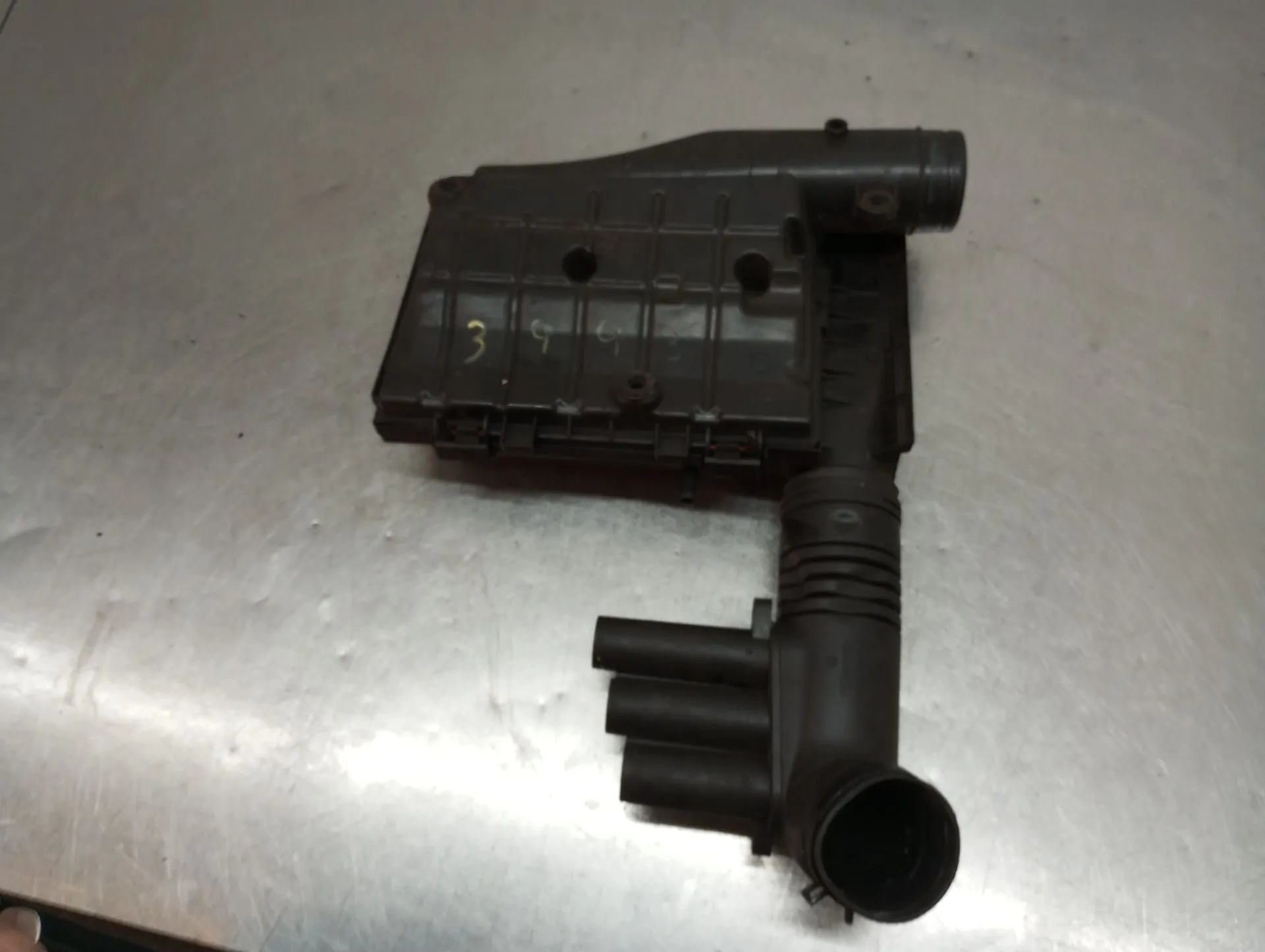 Air filter box VOLKSWAGEN Golf VII (5G1, BQ1, BE1, BE2)