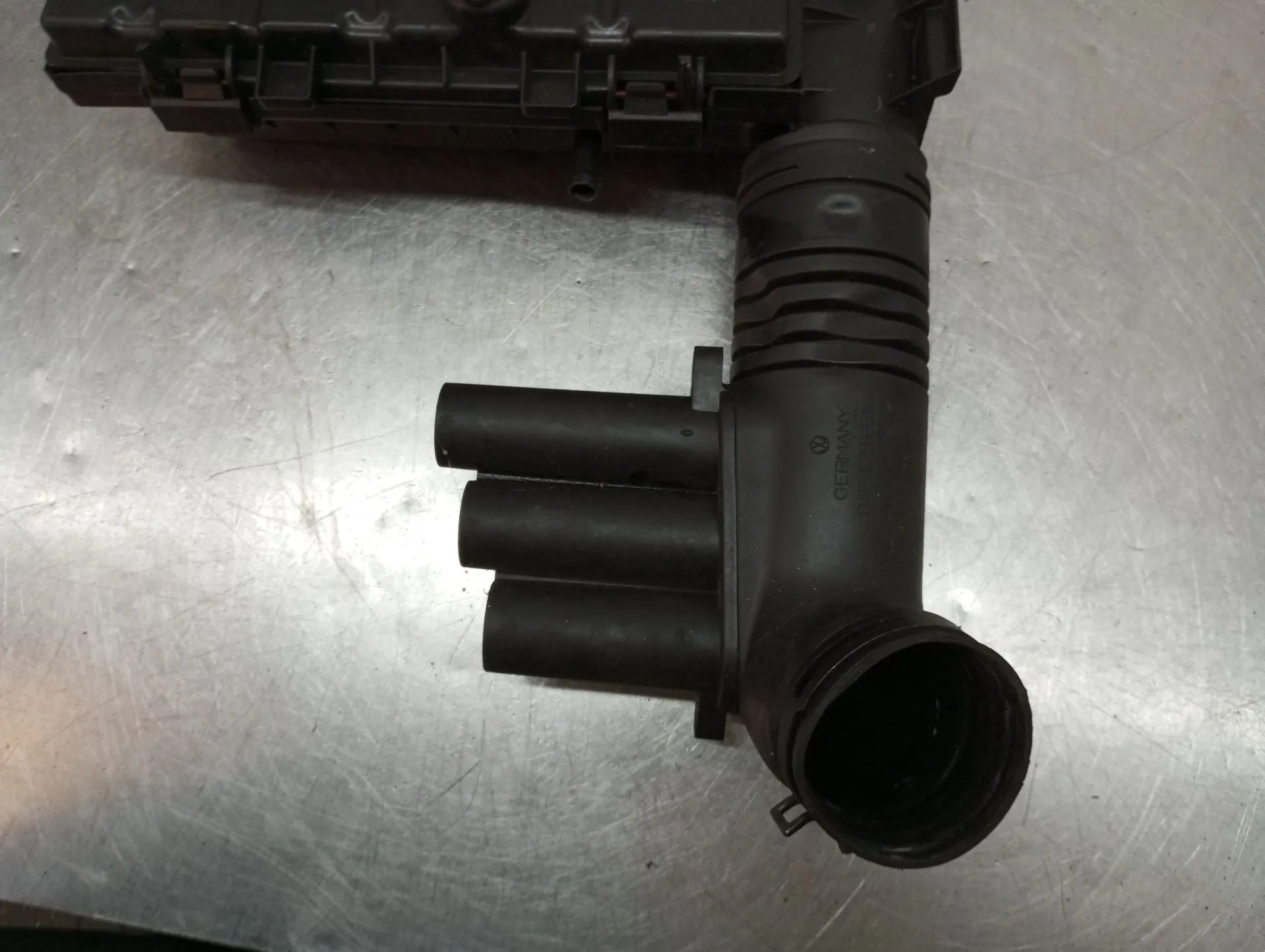 Air filter box VOLKSWAGEN Golf VII (5G1, BQ1, BE1, BE2) Imagem-2