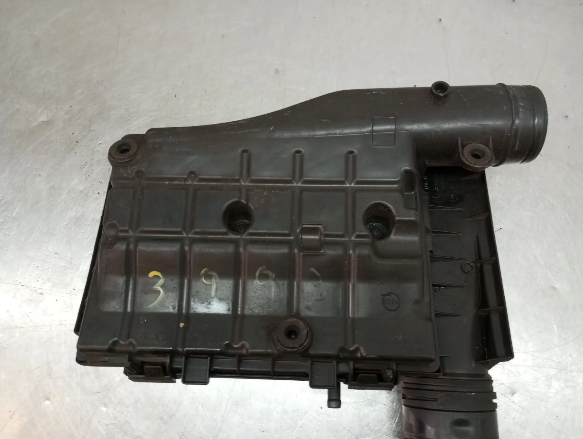 Air filter box VOLKSWAGEN Golf VII (5G1, BQ1, BE1, BE2) Imagem-1